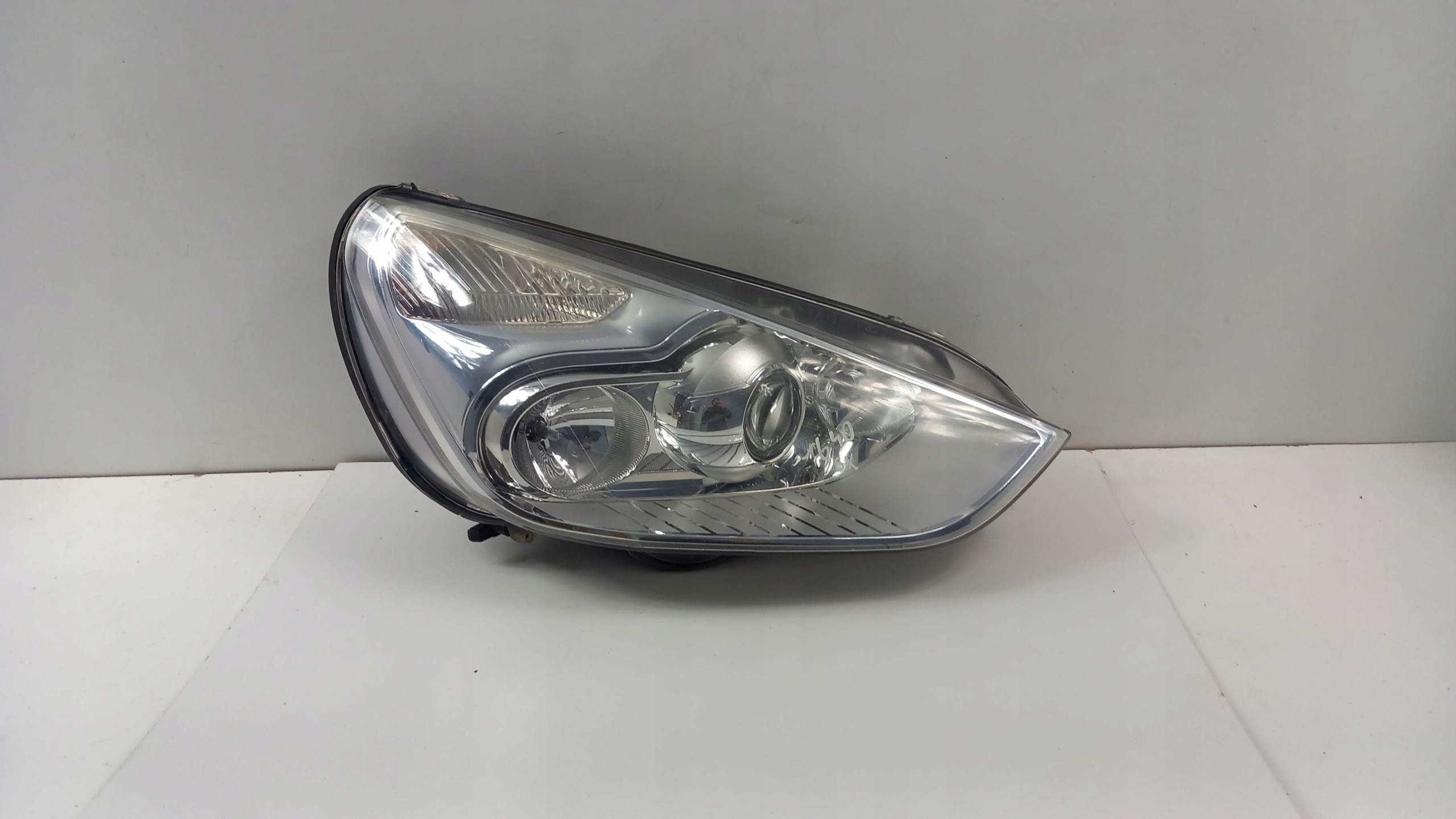 FORD S-MAX MK1 LAMPA PRZÓD PRAWA XENON SOCZEWKA