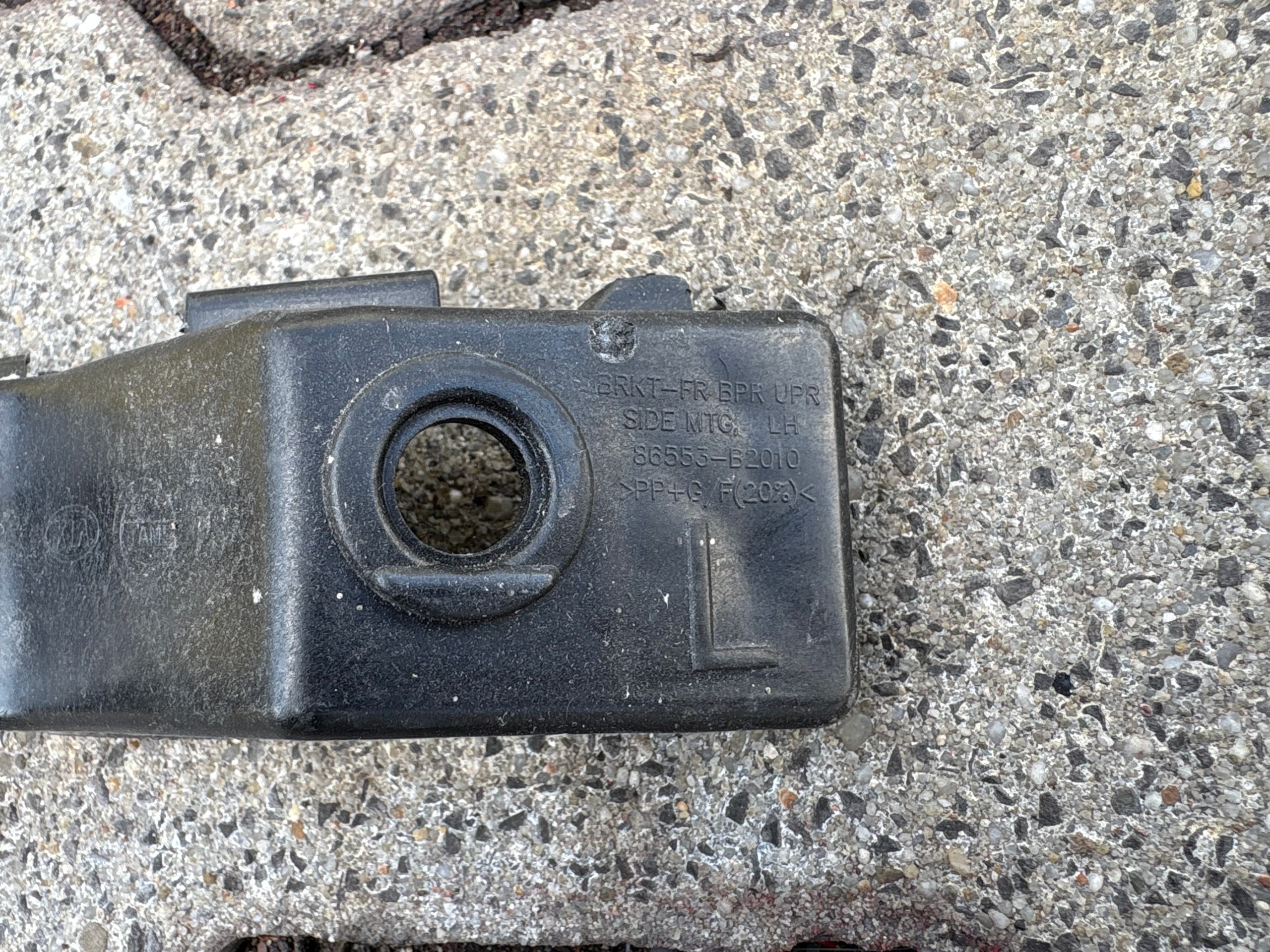 Kia Soul II 1.6 GDI bumper bracket left front