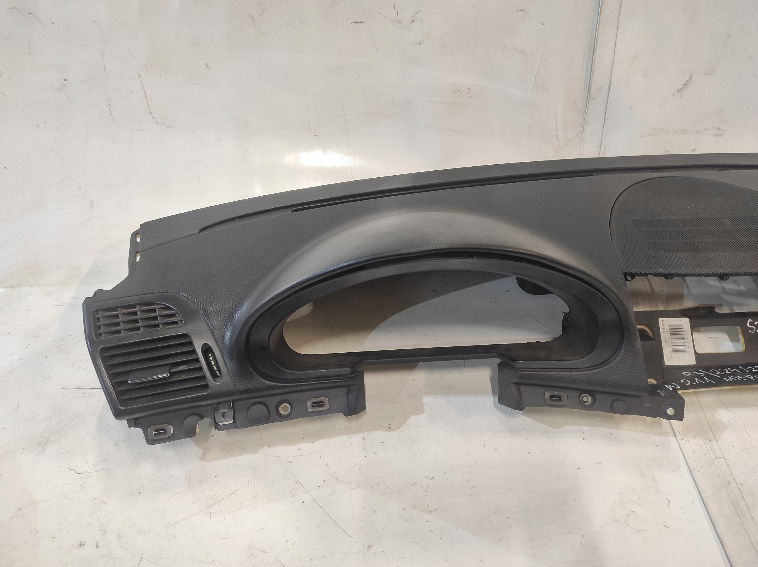 Mercedes W211 cockpit console dashboard instrument panel