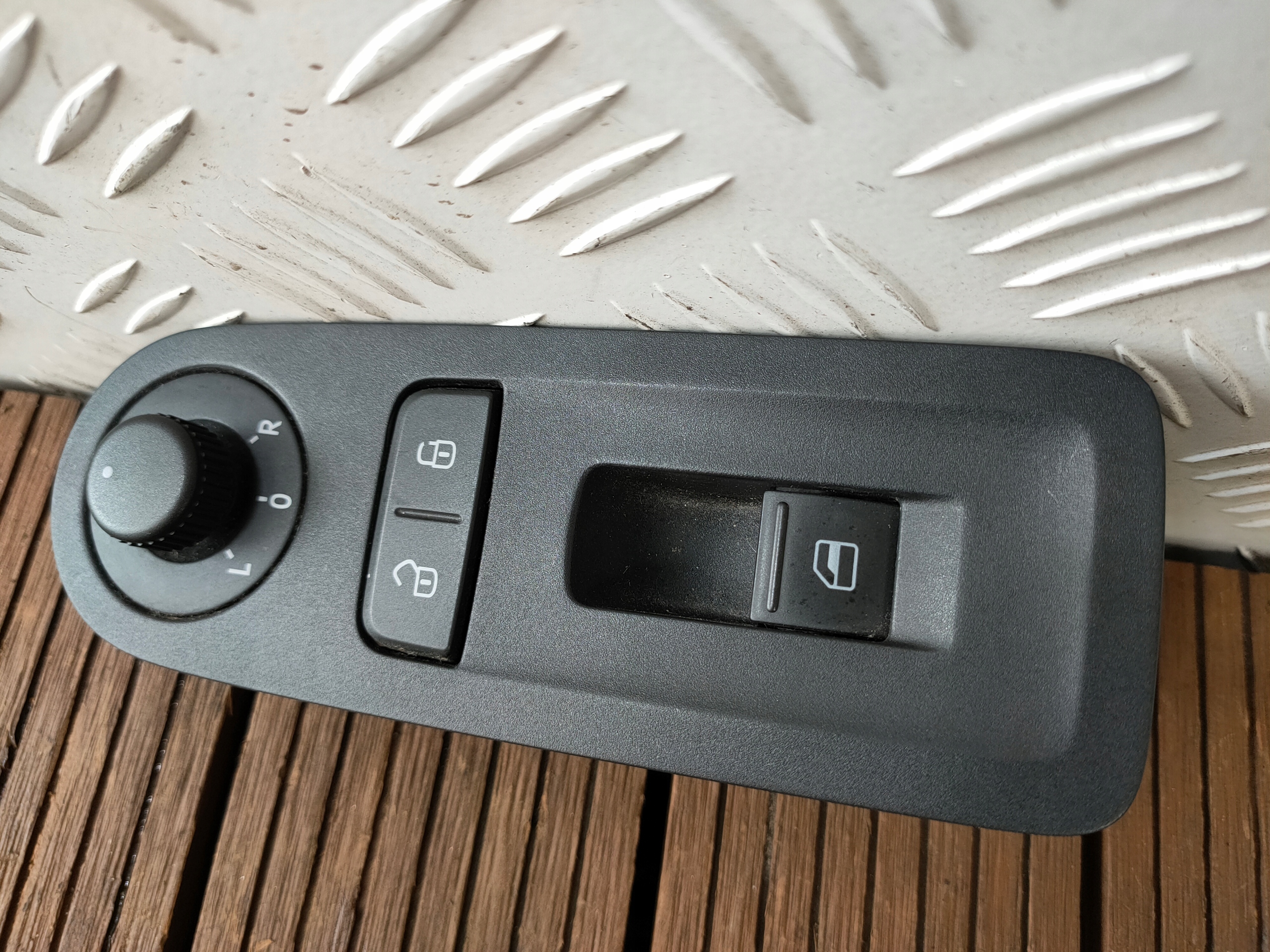 VW UP SKODA CITIGO 11-16 PANEL window control switch 1S0867255D OE