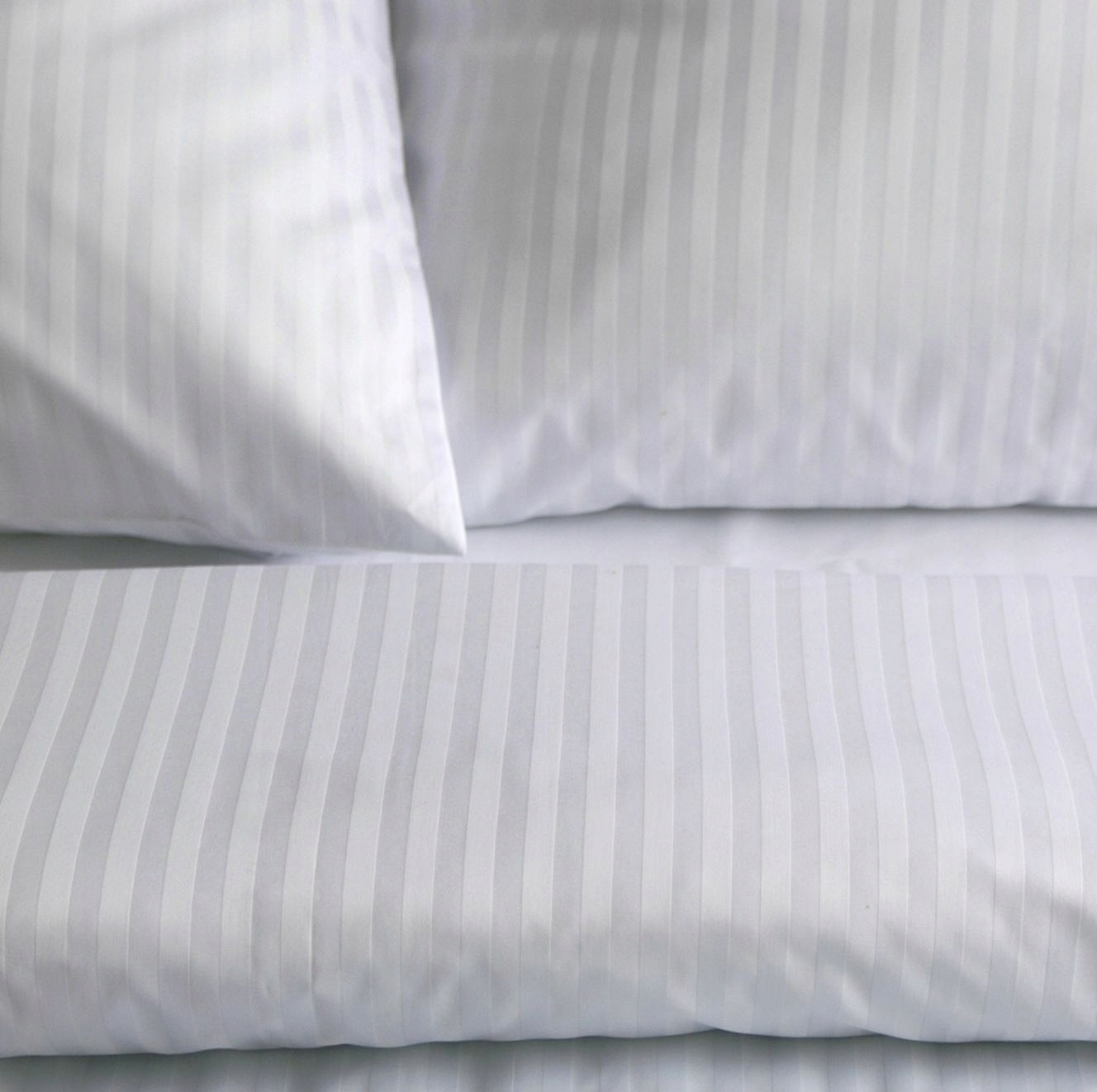 

Poszewka Biała Bawełna Pasy 1 cm 50x70 Hotel Paski