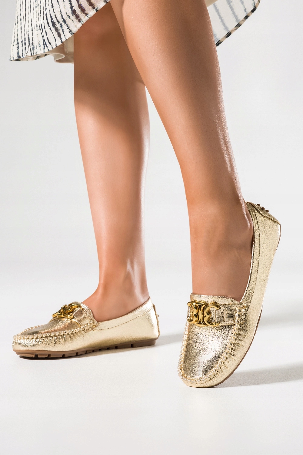 MOKASYNY BŁYSZCZĄCE ZŁOTE PŁASKIE DAMSKIE MODNA OZDOBA LEKKIE PÓŁBUTY r 38 Płeć kobieta