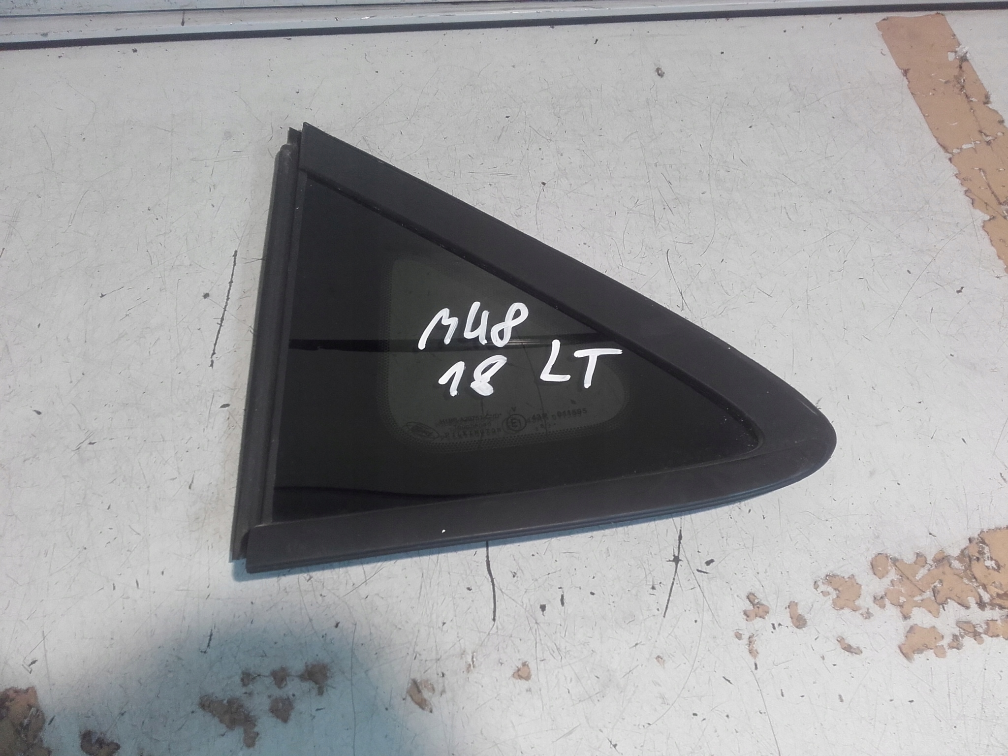 FORD FIESTA MK8 ЗАДНЕЕ ЛЕВОЕ СТЕКЛО