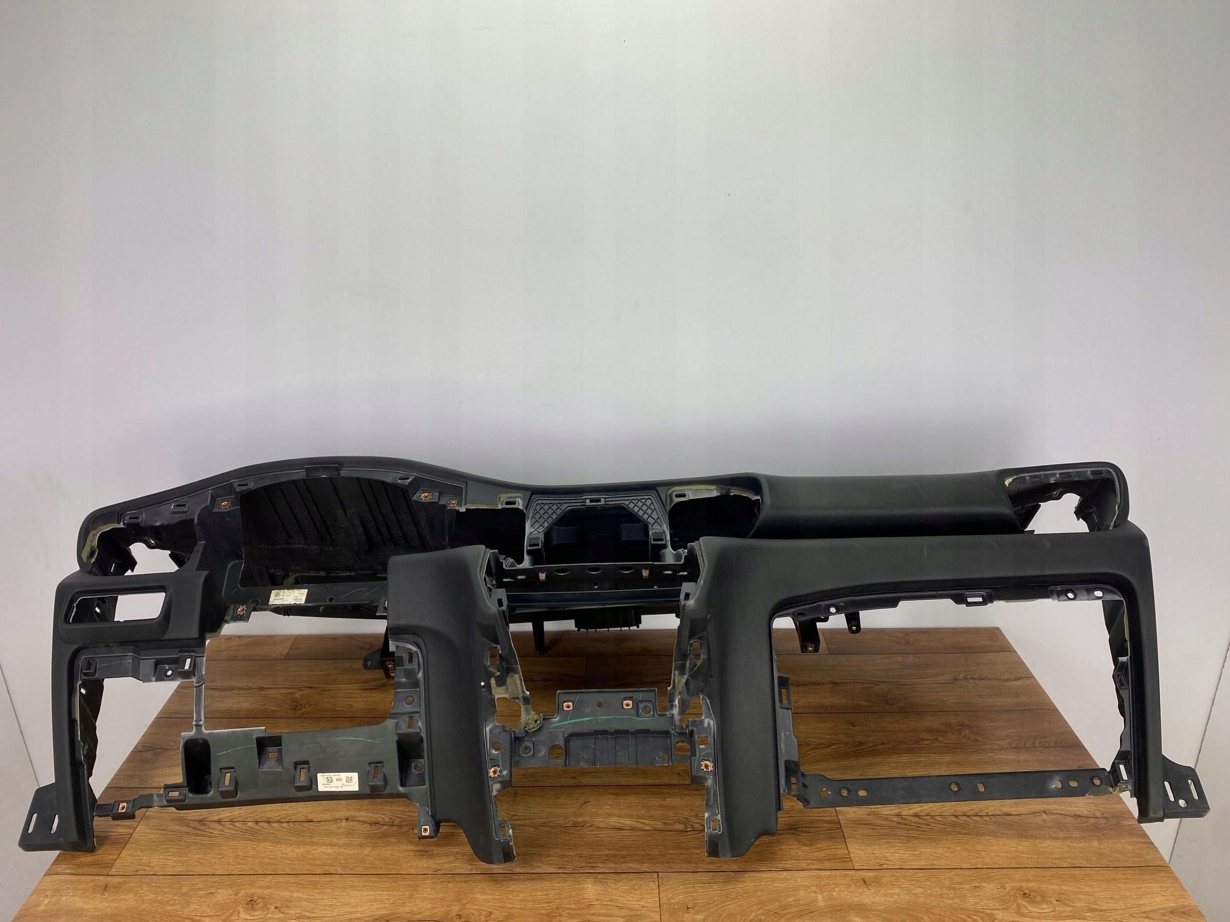 console dashboard instrument panel Ford Explorer VI 2020+ USA