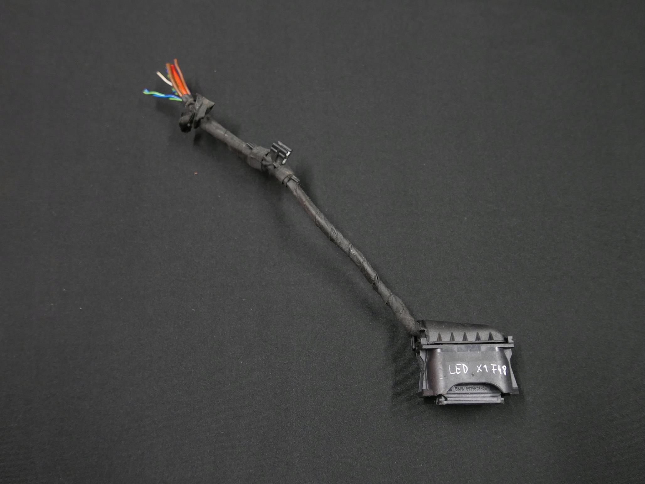 BMW X1 F48 WTYCZKA KOSTKA LAMPY