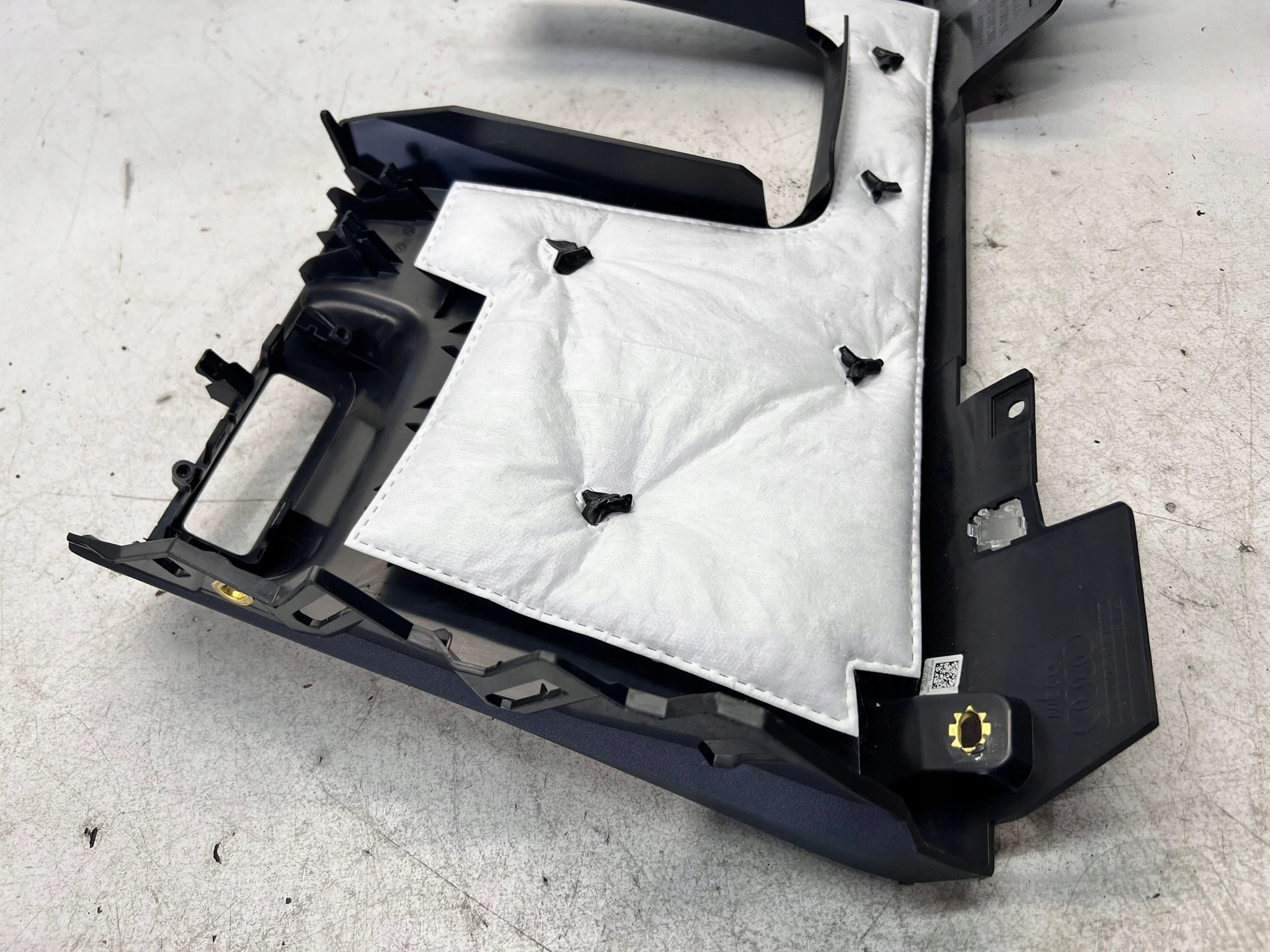 cover below steering wheel, SZTYCE AUDI Q4 E-TRON 89C863075