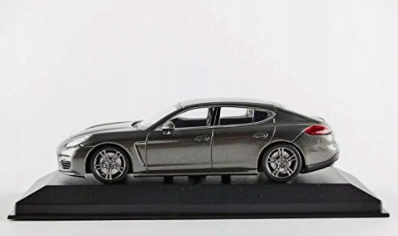 Porsche Panamera Turbo S 2013 Grey Metallic 1:43 Maxichamps 940062371