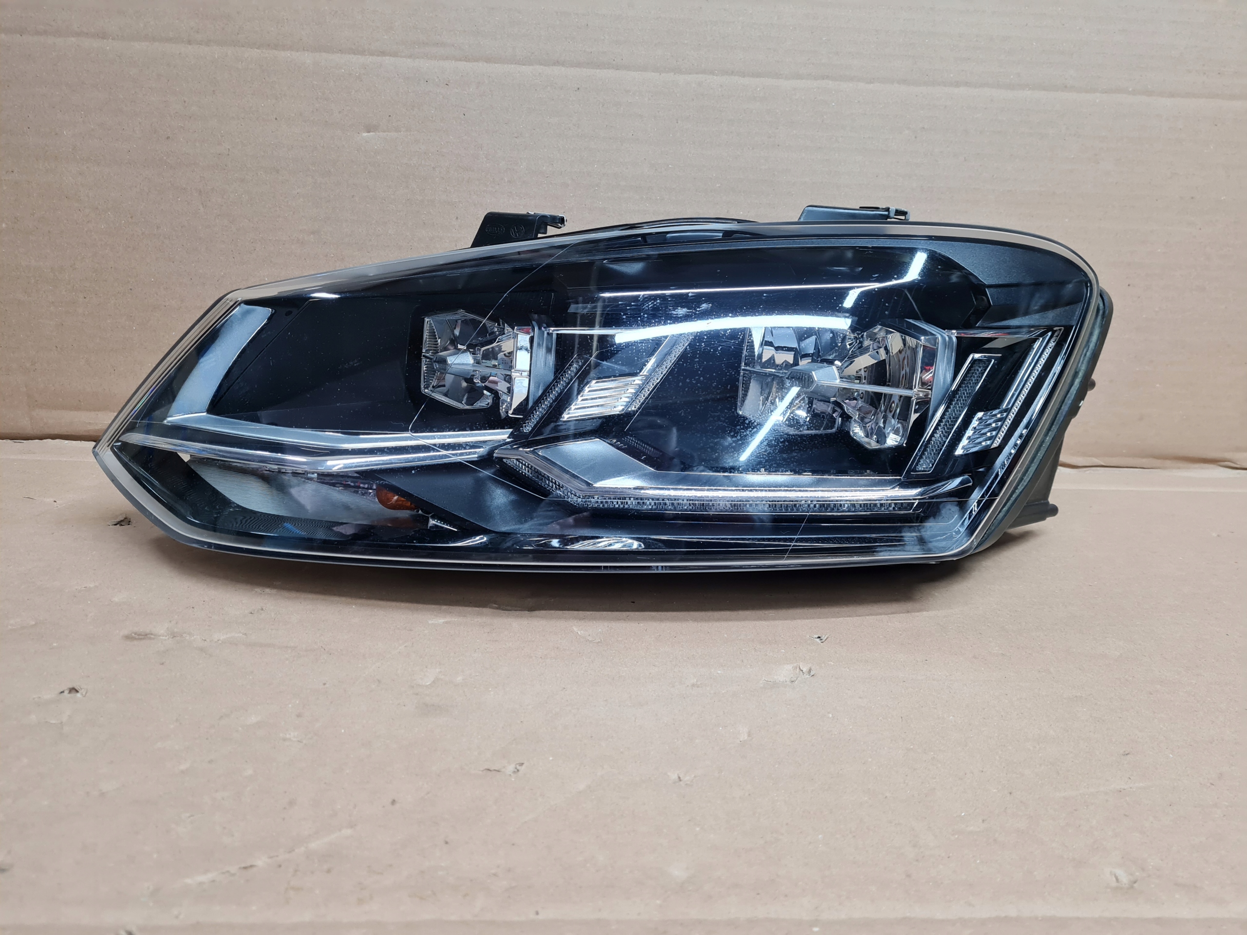 POLO LIFT VW LAMPA LEWA FULL LED 6C1941035 BDB