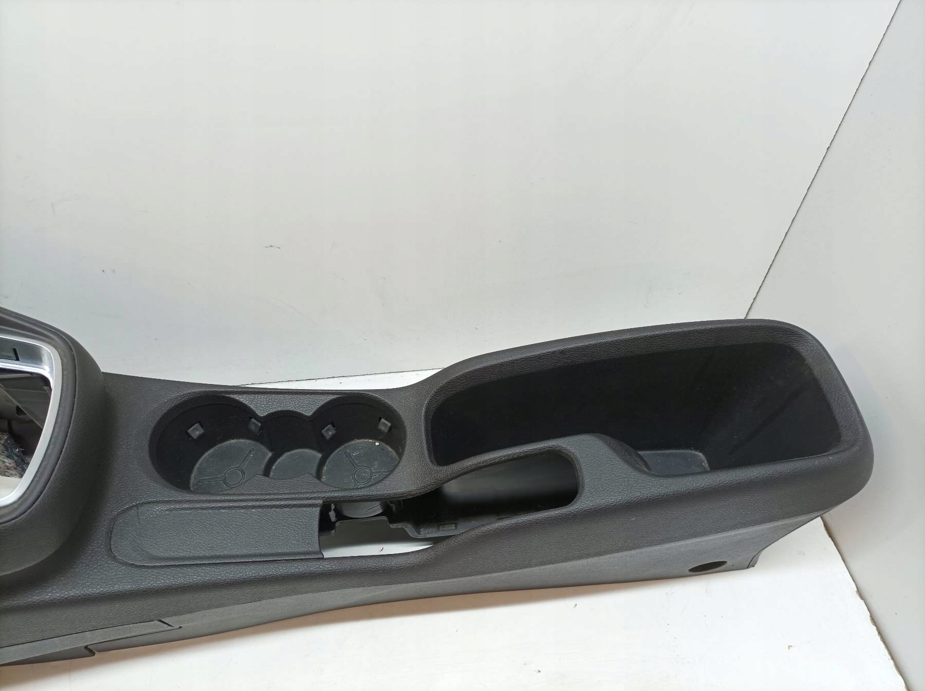 TUNEL media TRANSIT Ford Tourneo Courier e (2014- )