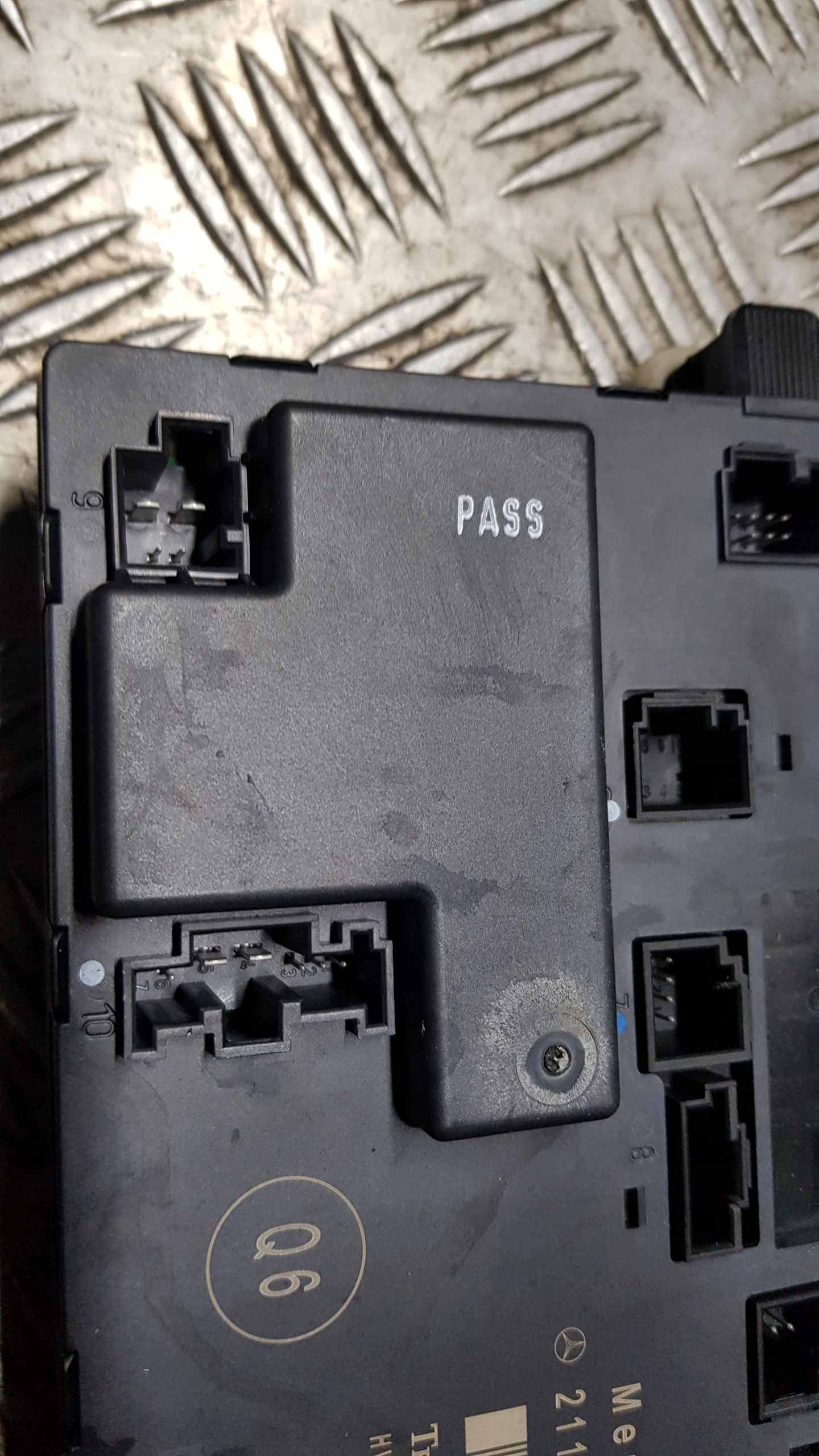 MERCEDES W211 module door right front 2118701226