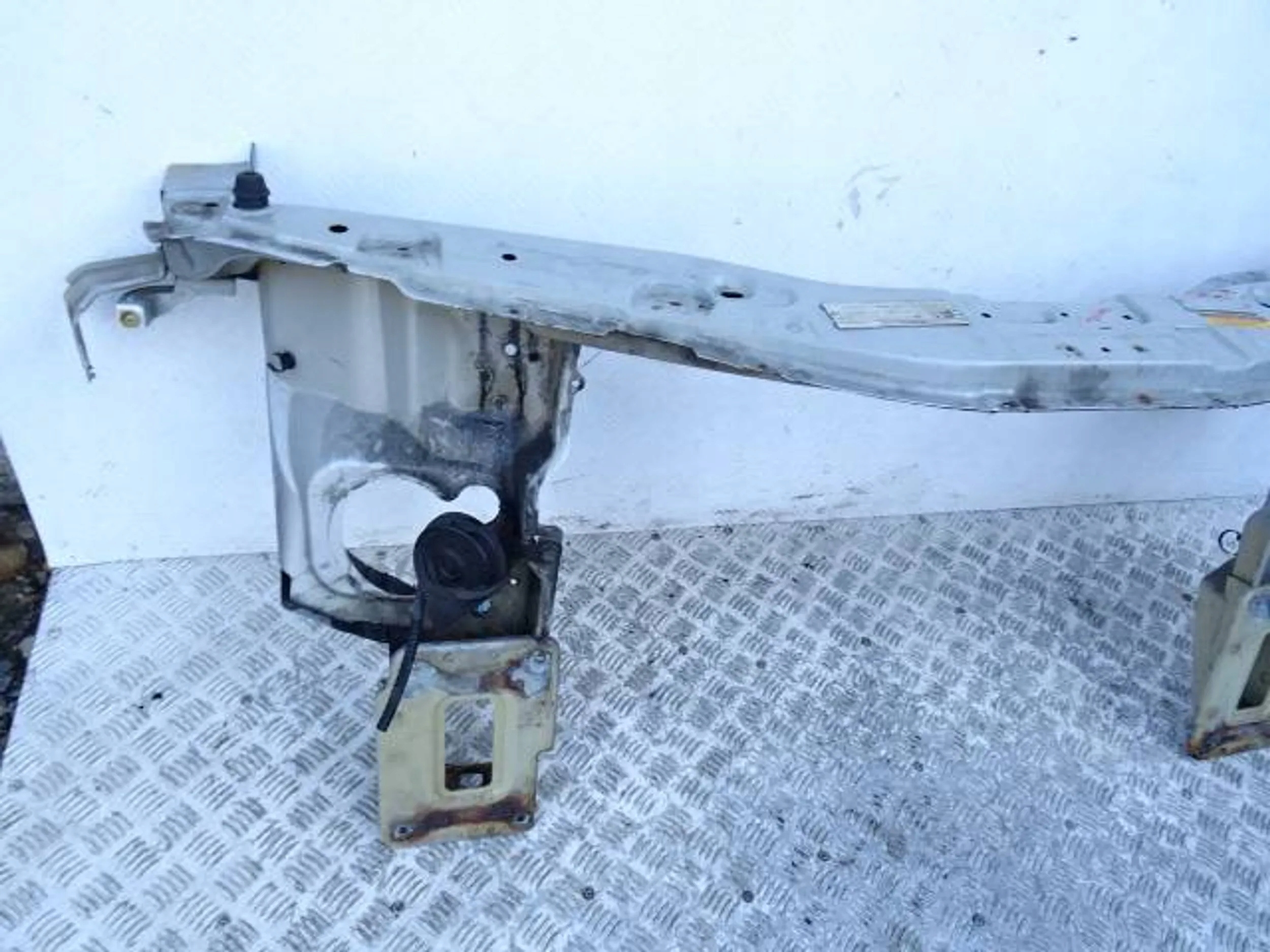 Pas przedni okulary Chevrolet Captiva Opel Antara 06-10 r. GAN Numer katalogowy części LPK16465