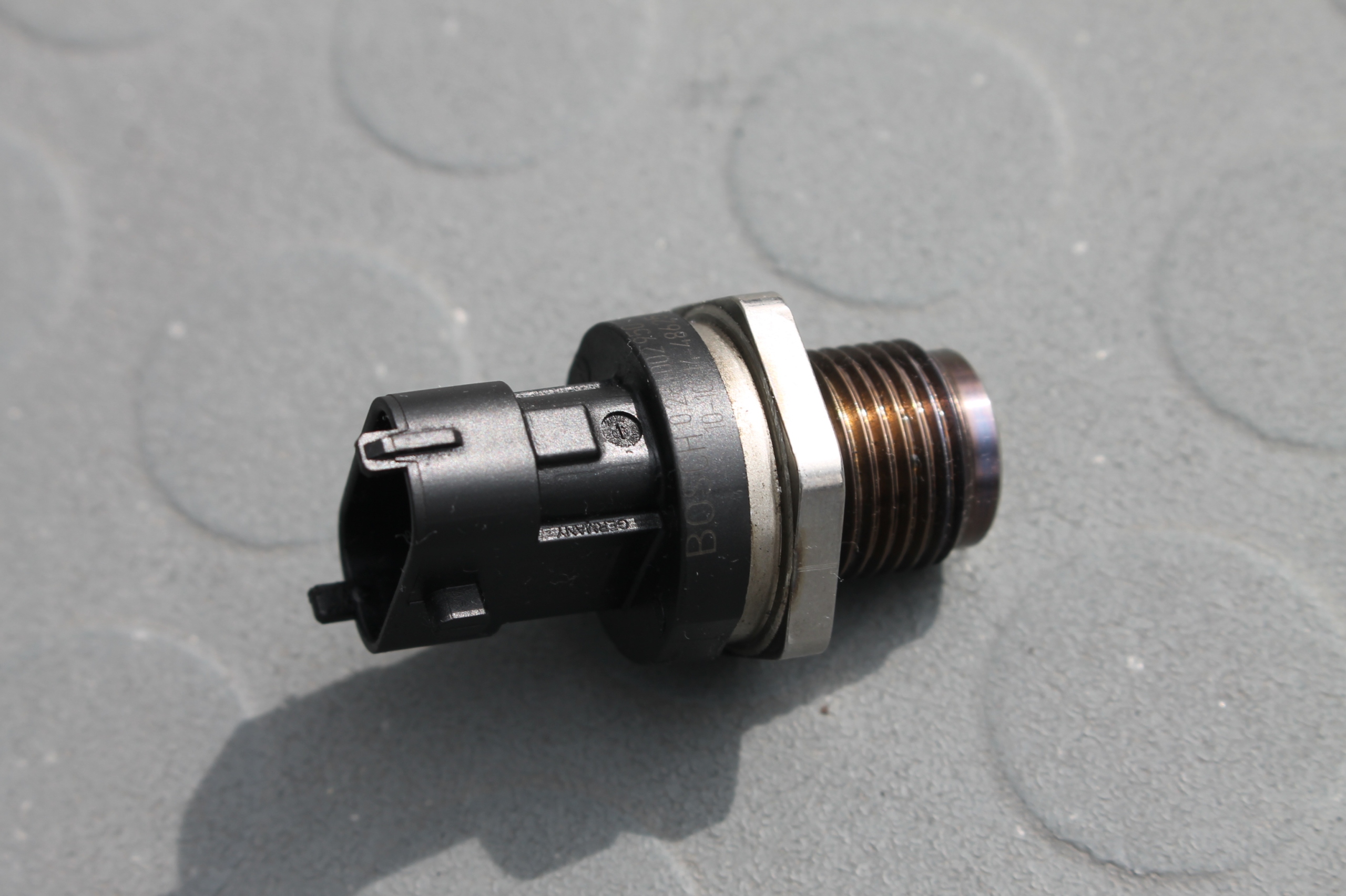 0281002950 - ДАТЧИК ДАВЛЕНИЯ ТОПЛИВА ACCORD VIII 2.2 И - DTEC