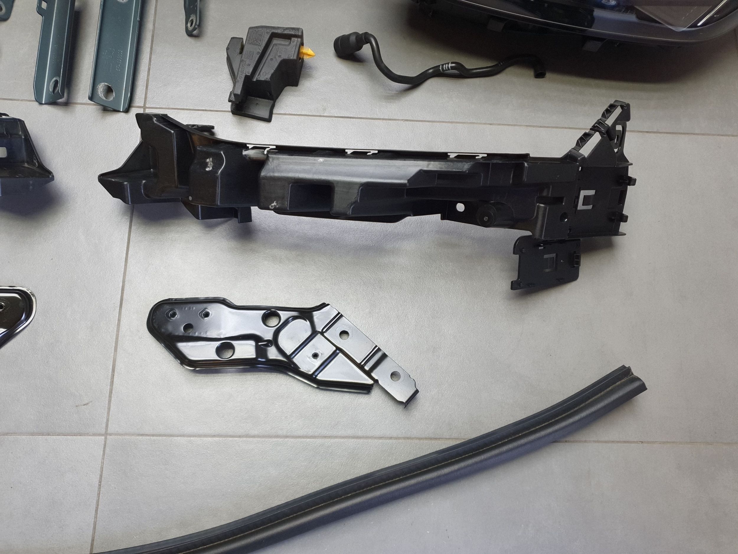 Cupra Leon IV LIFT bonnet bumper lights front body wall LS7E 5FB941035A 5FB941036A
