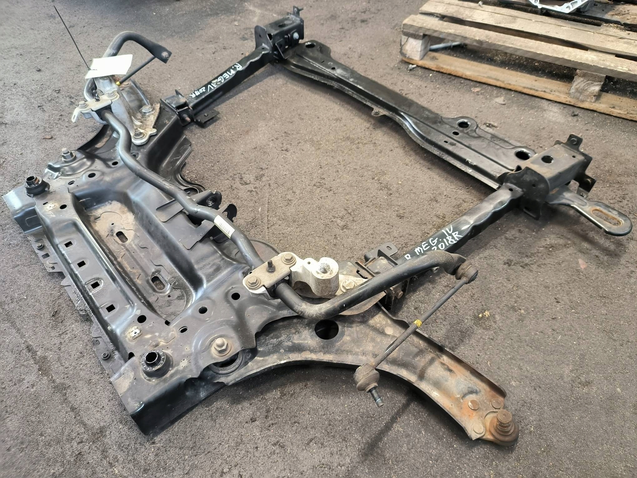 SANKI PRZEDNIE RENAULT MEGANE IV LIFT Typ samochodu Samochody osobowe