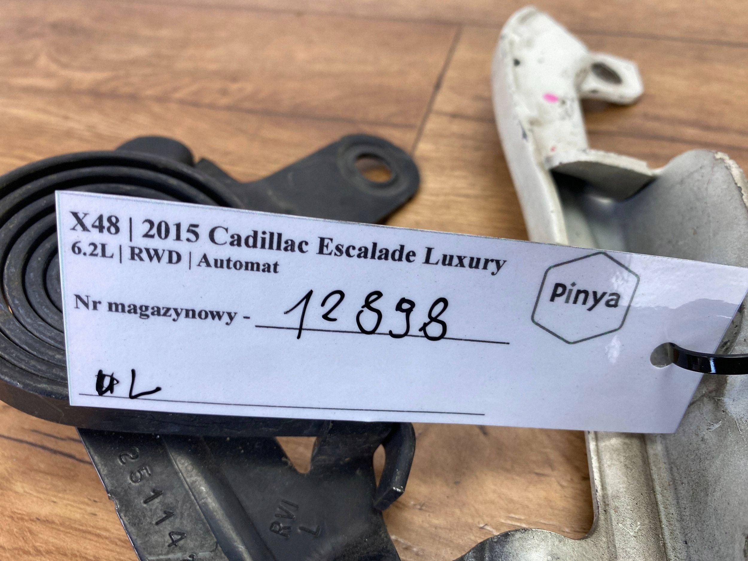 bonnet hinges left Cadillac Escalade IV 2015+