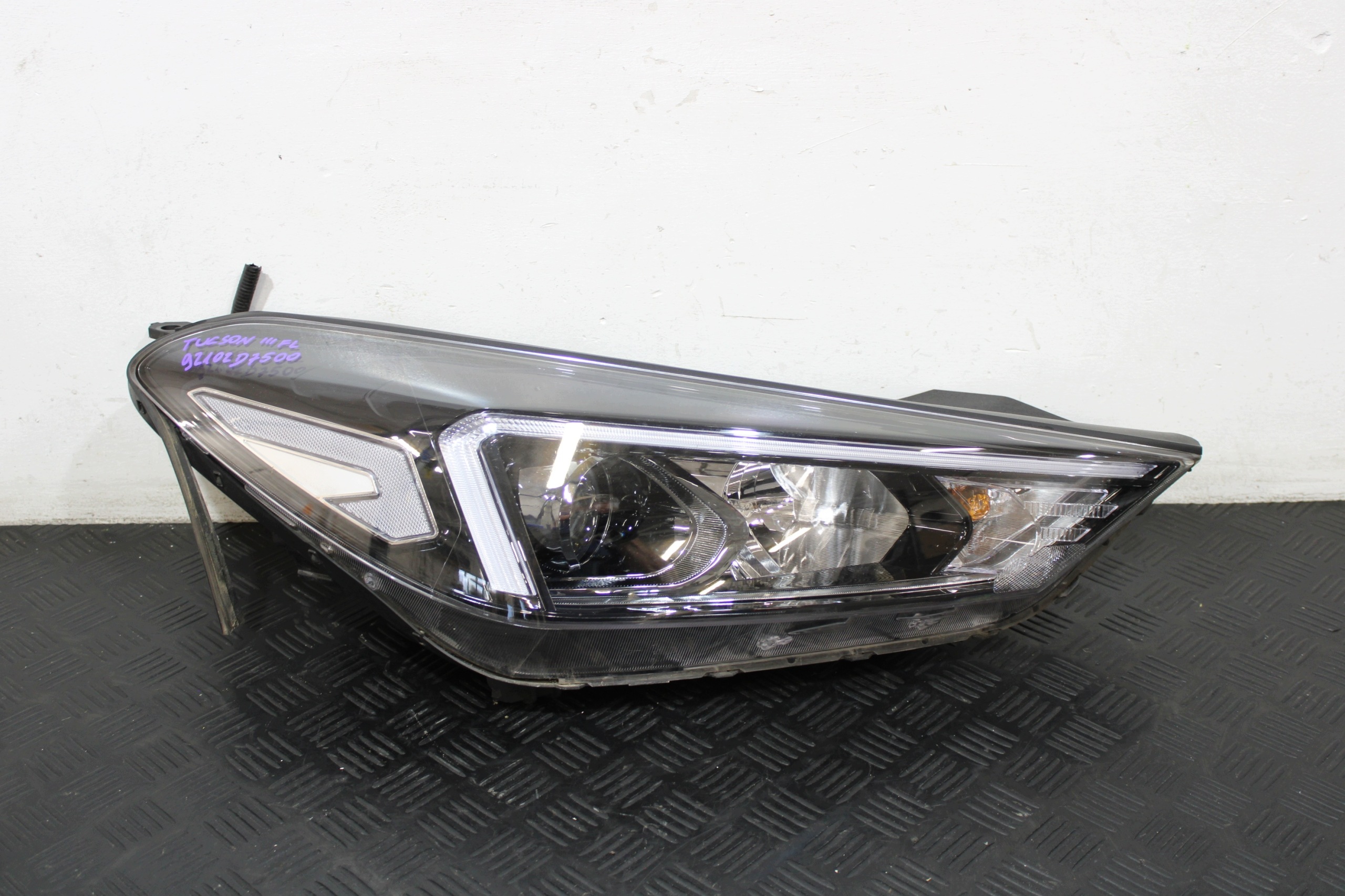 light right front right front 92102-D7500 HYUNDAI TUCSON III 3 LIFT