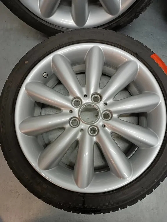 Mini One F56 F55 FELGI Z OPONAMI ZIMA 205/45R17 Rodzaj felg Aluminiowe