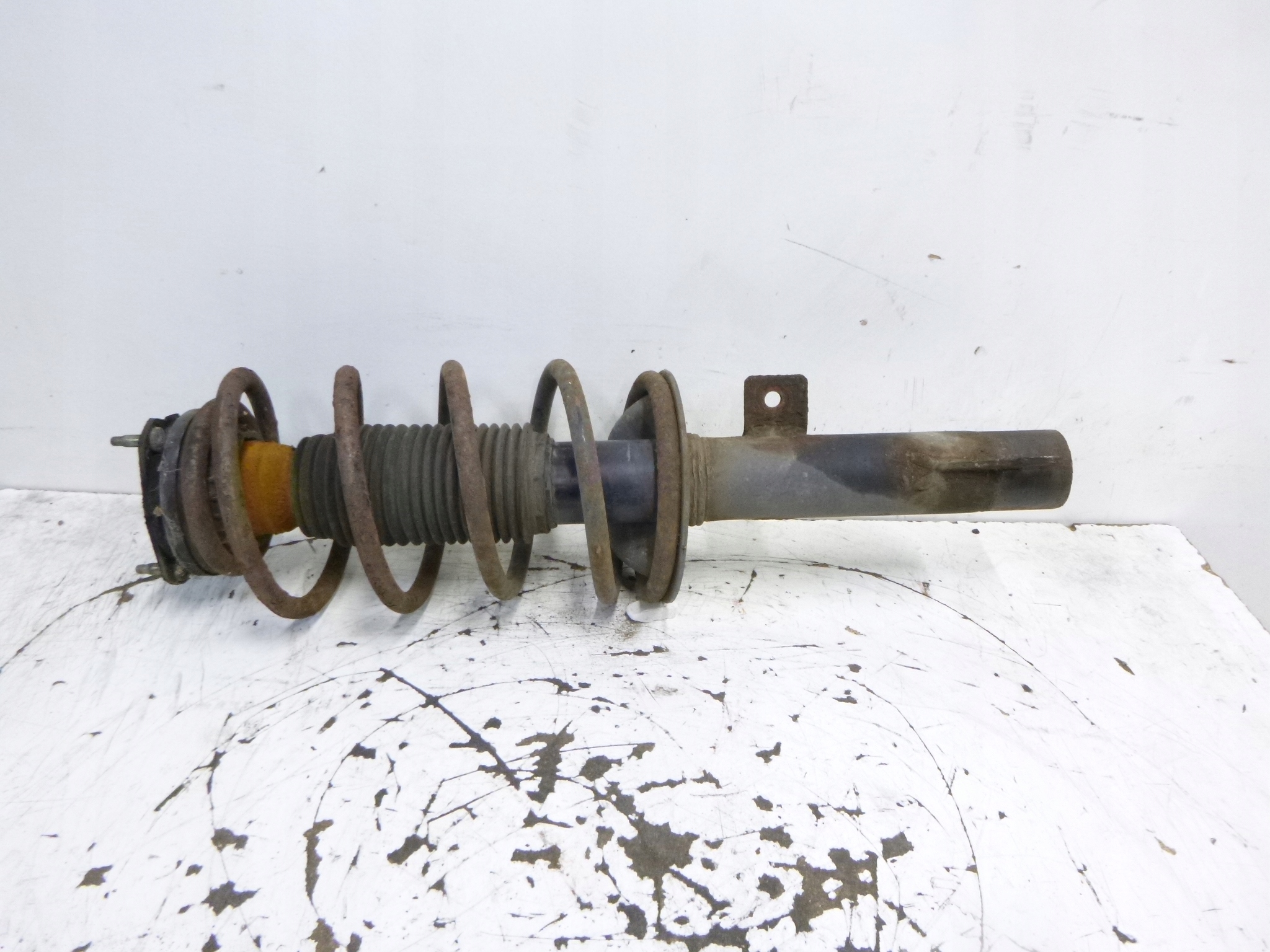 shock absorber front right Ford Transit Connect 1.8 d 2004r.