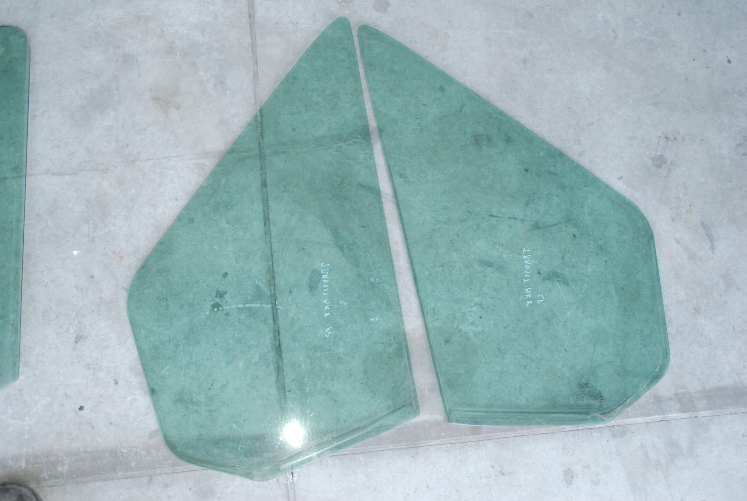 1818987 - Ford Transit MK8 лобове скло L / P переднє трикутне