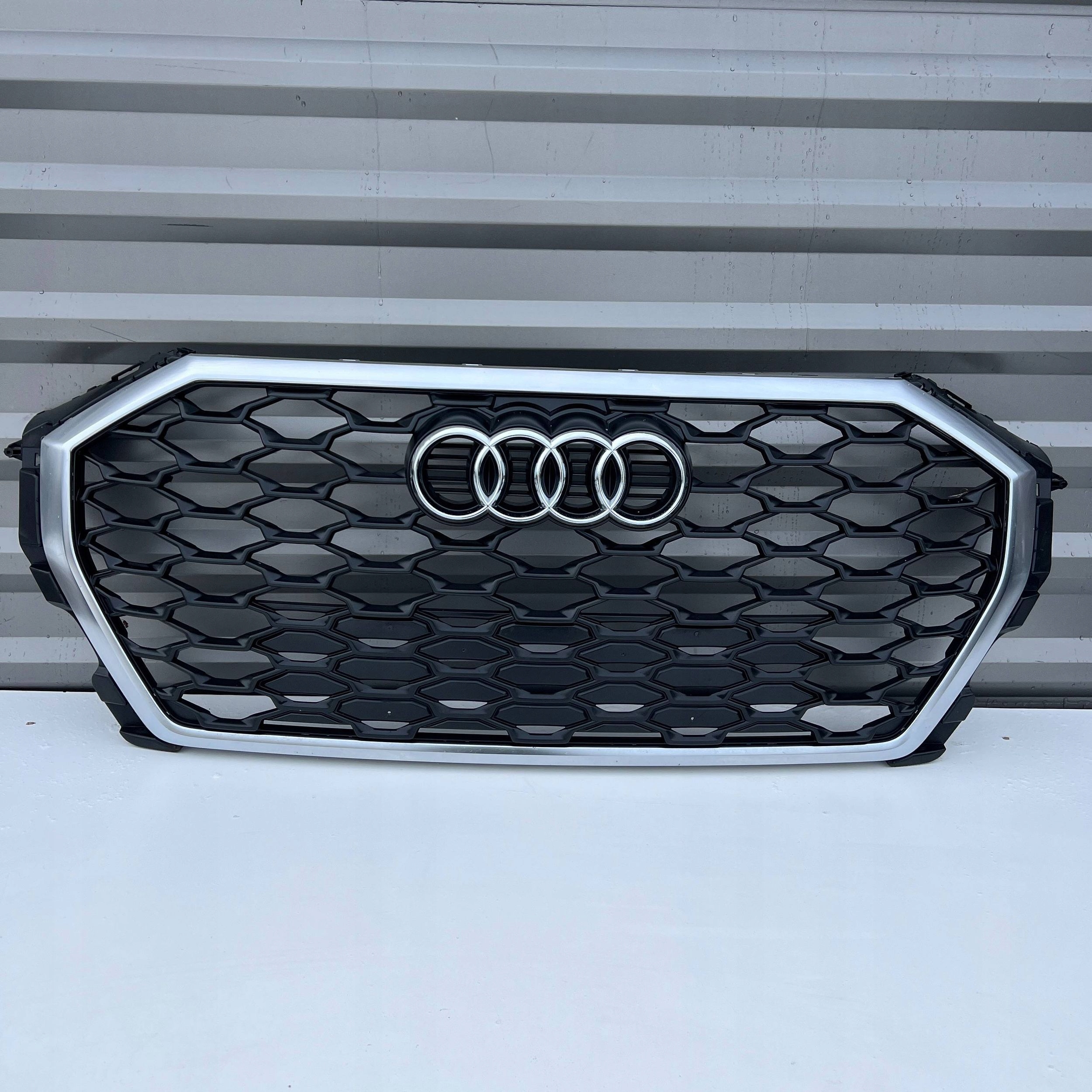 Audi Q3 Kühlergrill FRONTGRILL Kühlergitter 83E853651B - Thumbnail 1