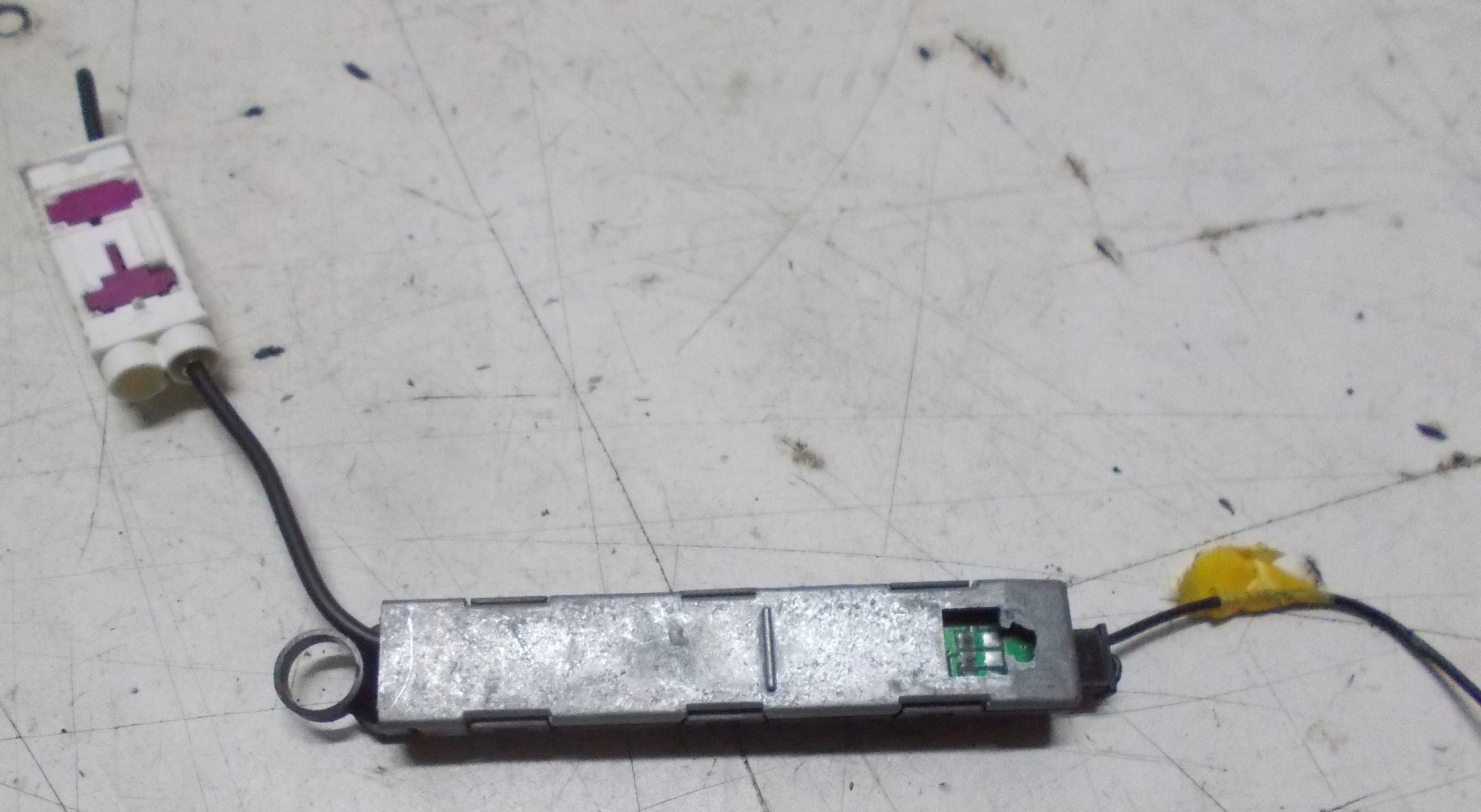 VW GOLF VI plus 1.6 TDI 09R antenna amplifier 5M0035577F