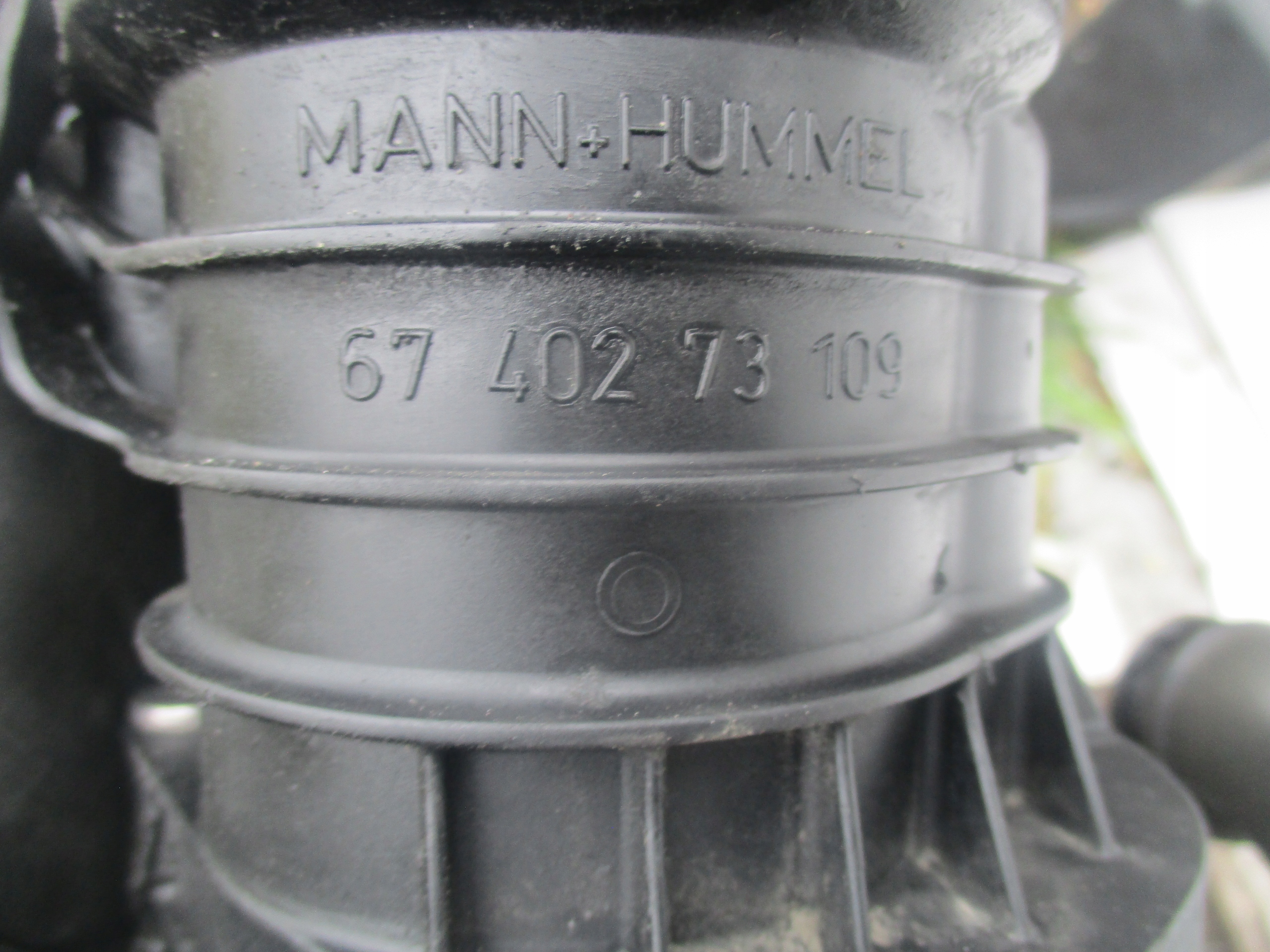 PODSTAWA FILTRA OLEJU 2.0 D3 D4 2.4 D5 VOLVO S60 S80 V60 V70 XC60 XC70 XC90 Jakość części (zgodnie z GVO) O - oryginał z logo producenta pojazdu (OE)