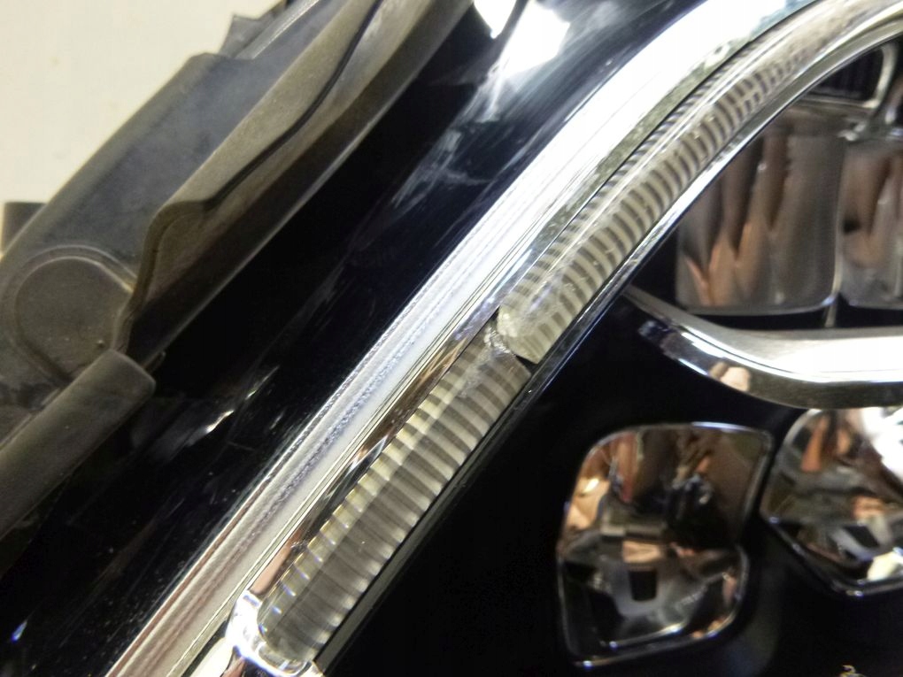 MERCEDES C KLASA W205 PERFORMANCE LED front left