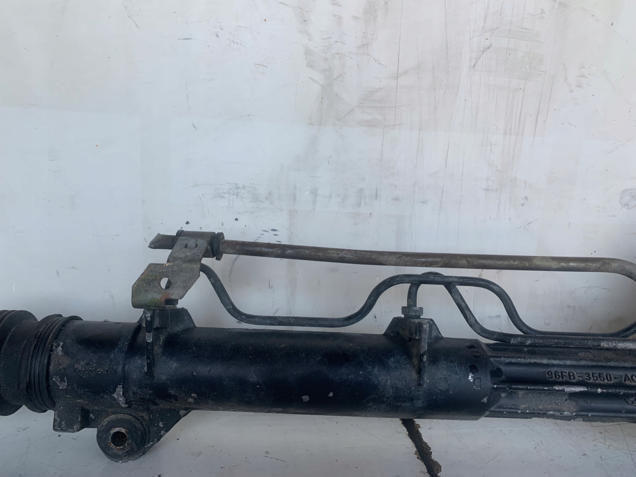 Boîter direction FORD 96FB3550AC FORD