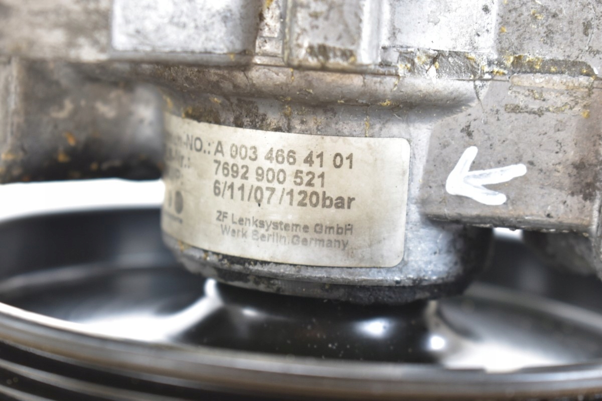 servo pump MERCEDES W203 CL203 W204 1.8 compressor; A0034664101