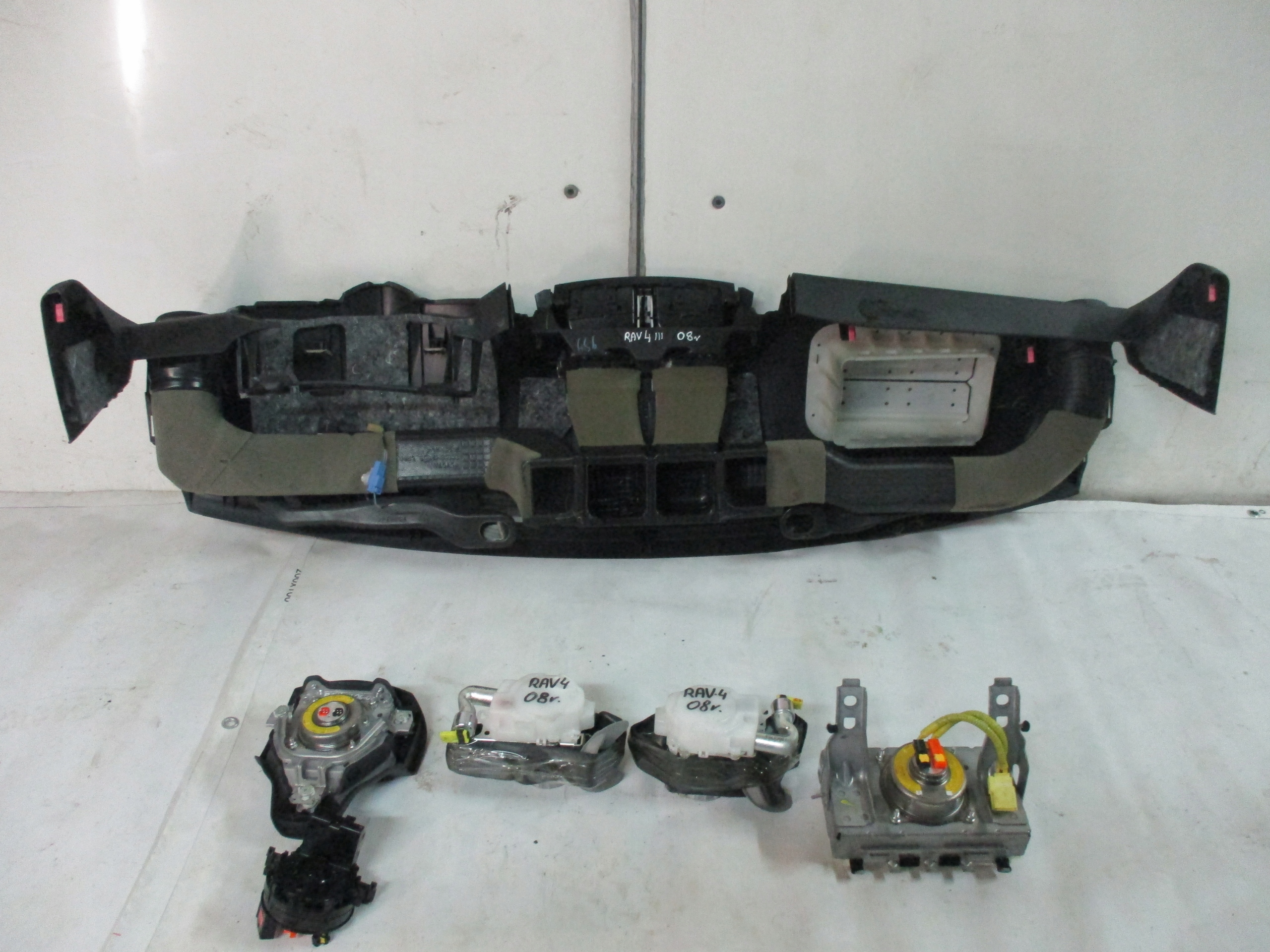 dashboard instrument panel Toyota Rav 4 06-12r