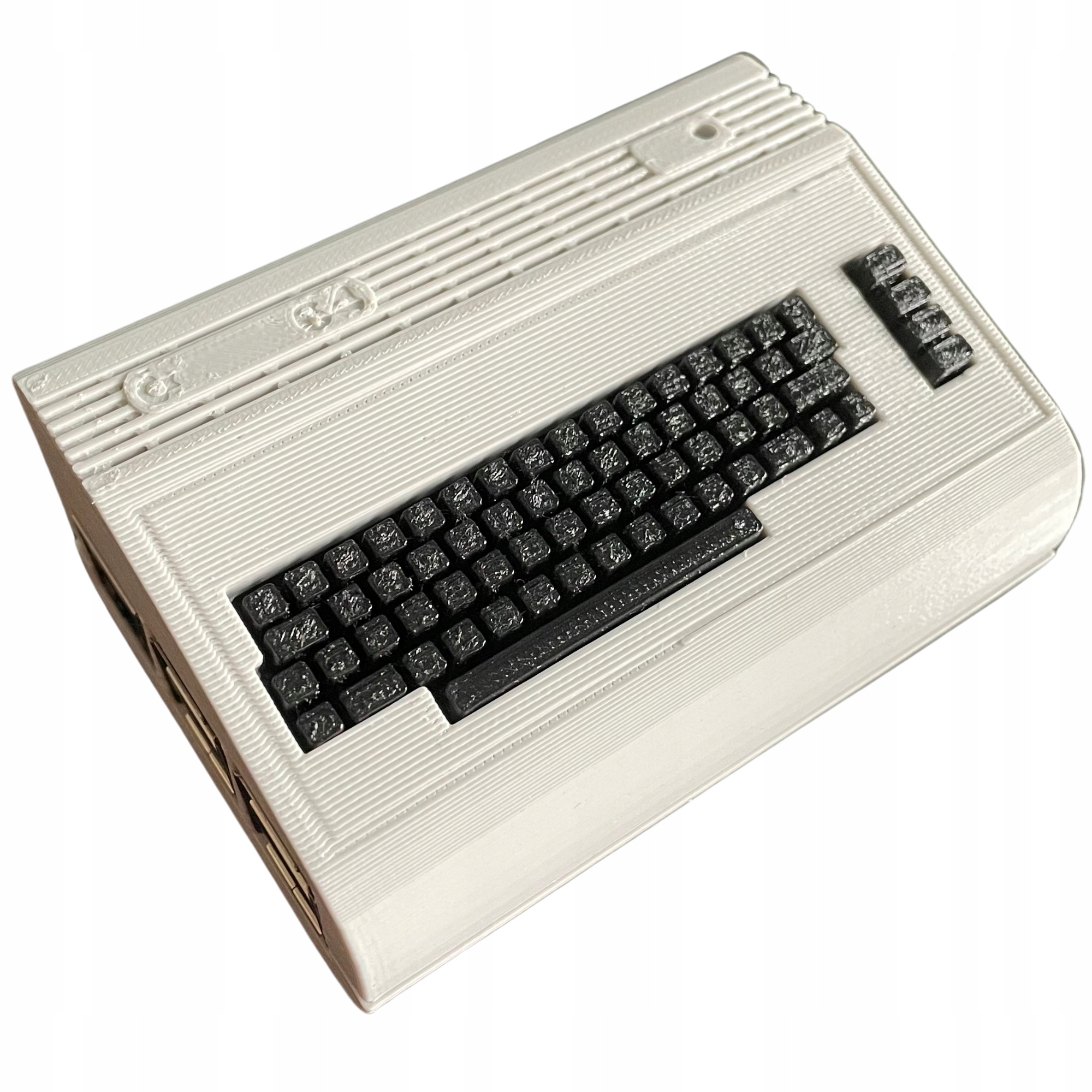 Obudowa do Raspberry Pi 3 stylizowana na Commodore C64