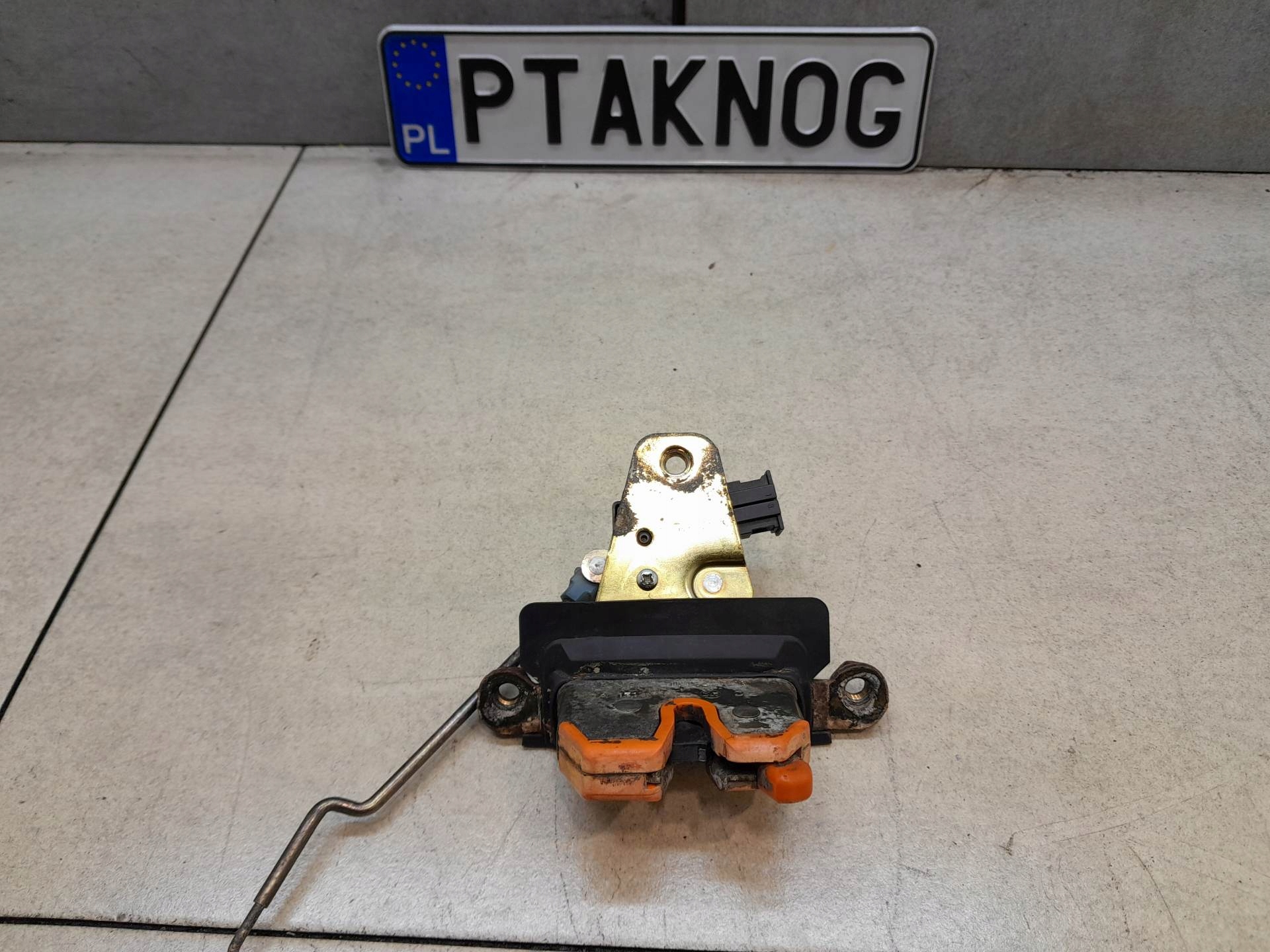 lock boot SKODA OCTAVIA and 1.9 TDI 109827501B