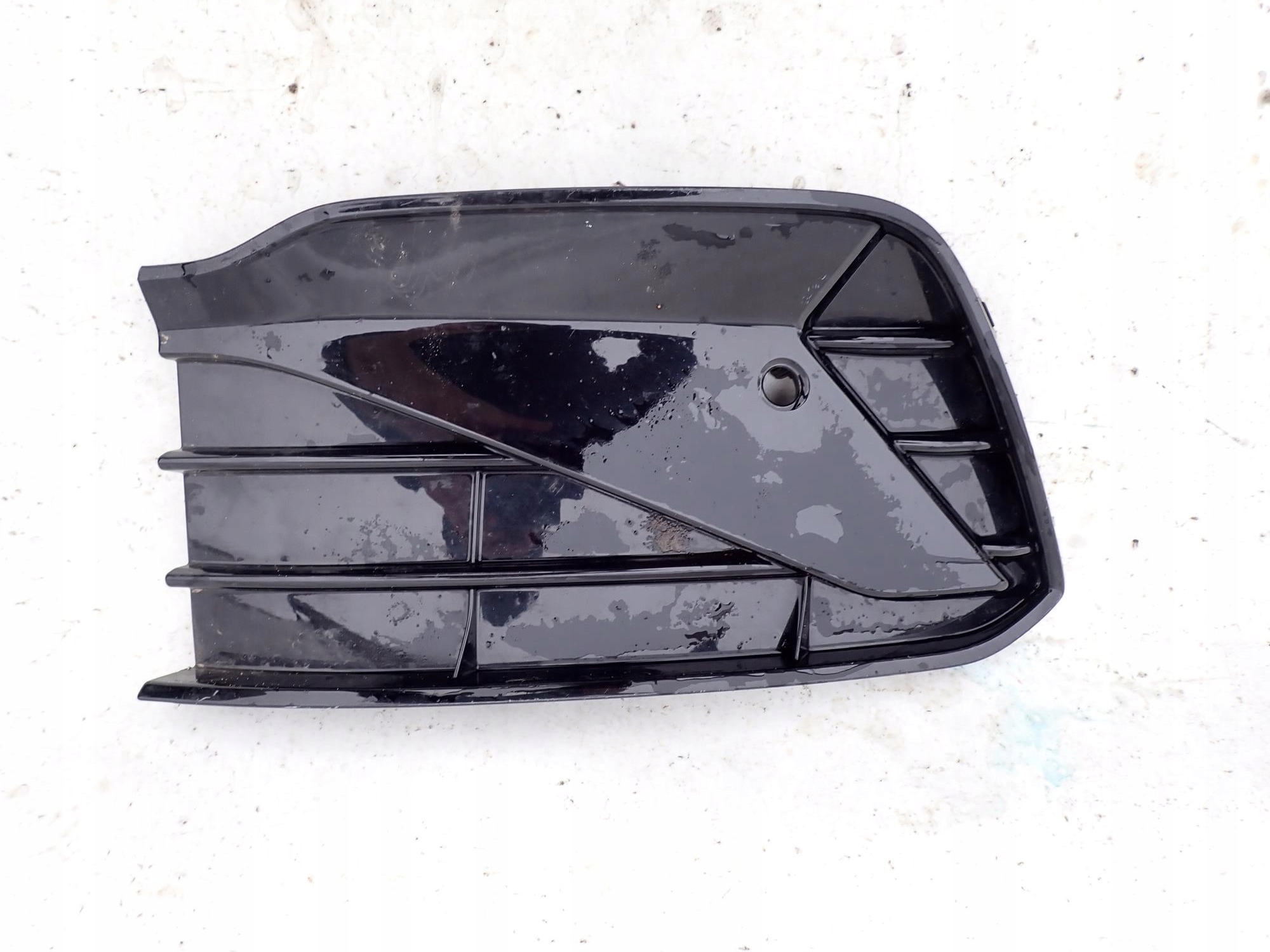 VW GOLF VIII 8 R-LINE 19- grid of a bumper left PDC