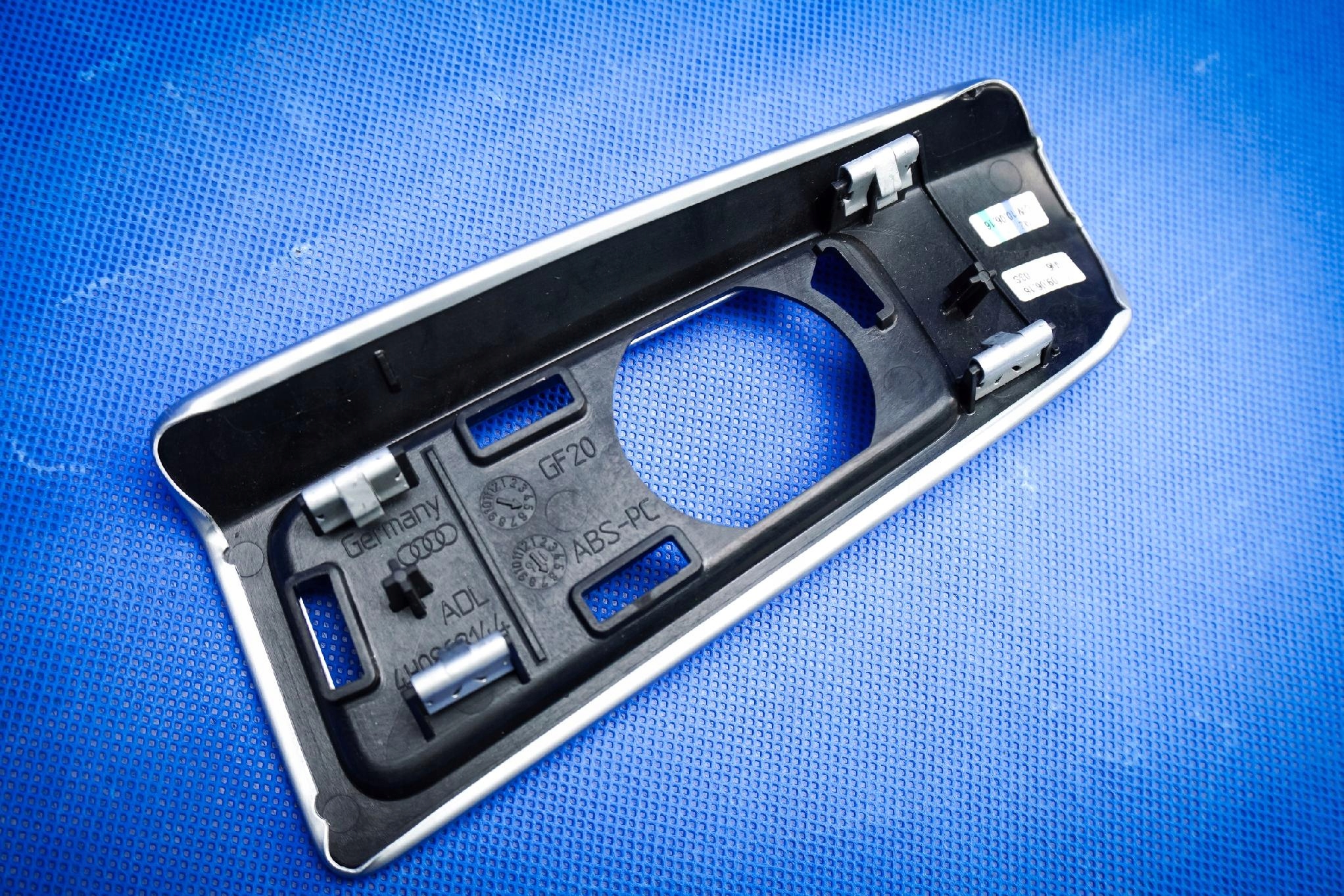 kryt repráku Audi A8 S8 4H 4H0868144B GN6