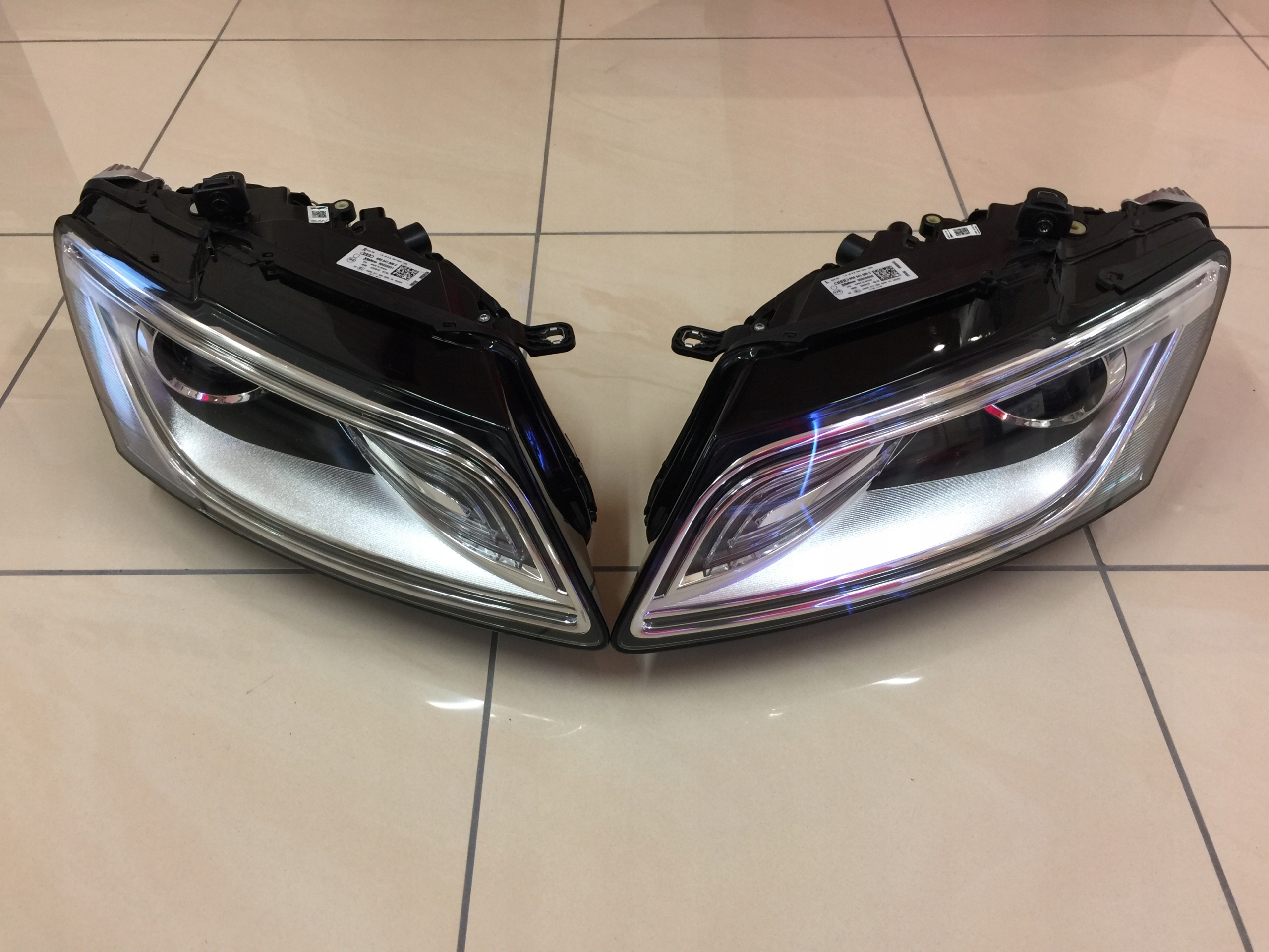 BiXenon + LED Lift Audi Q5 (8R) Producent części Audi OE