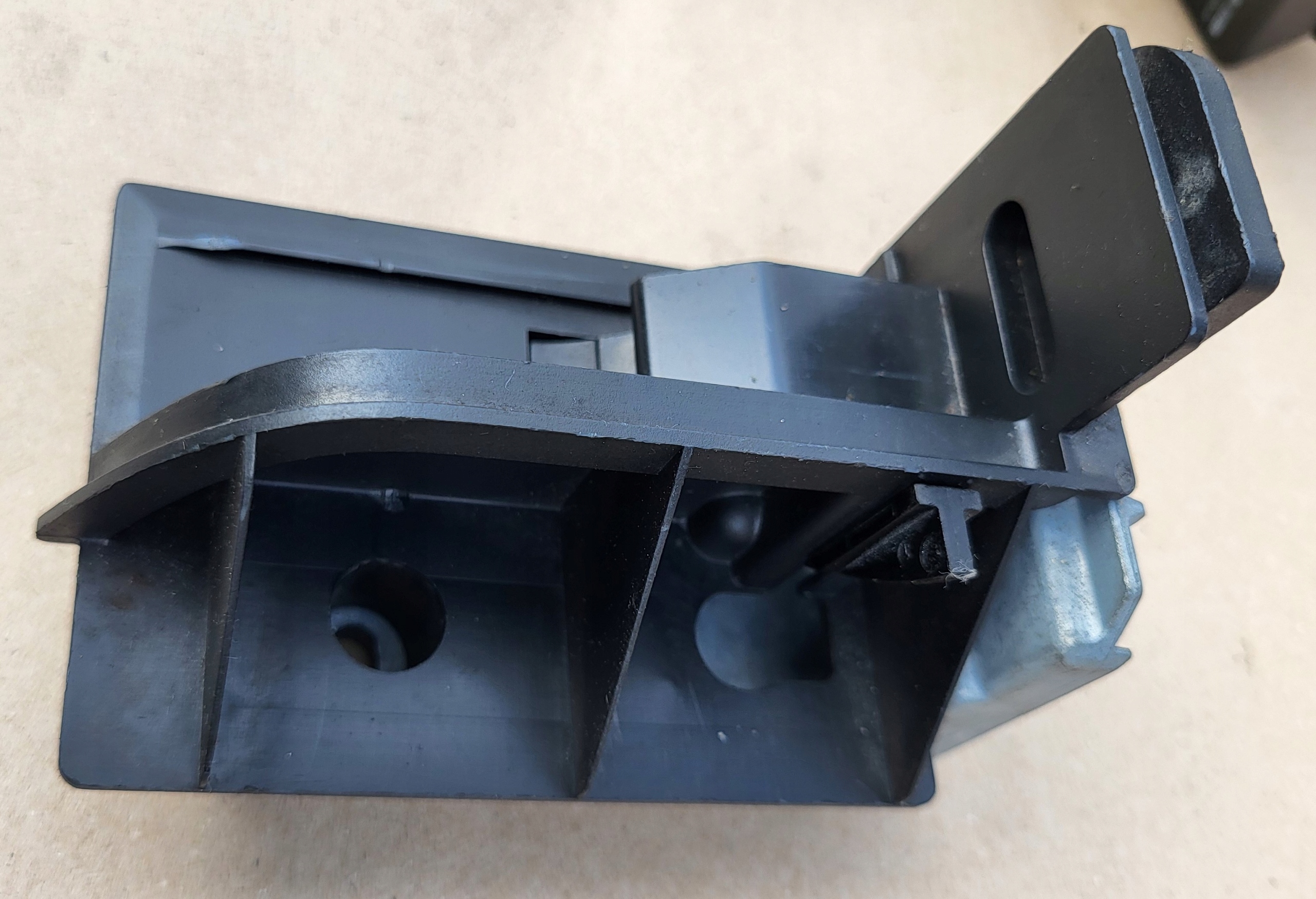 bracket holder ROLETY boot BMW X5 E70 OE EU 9928100014