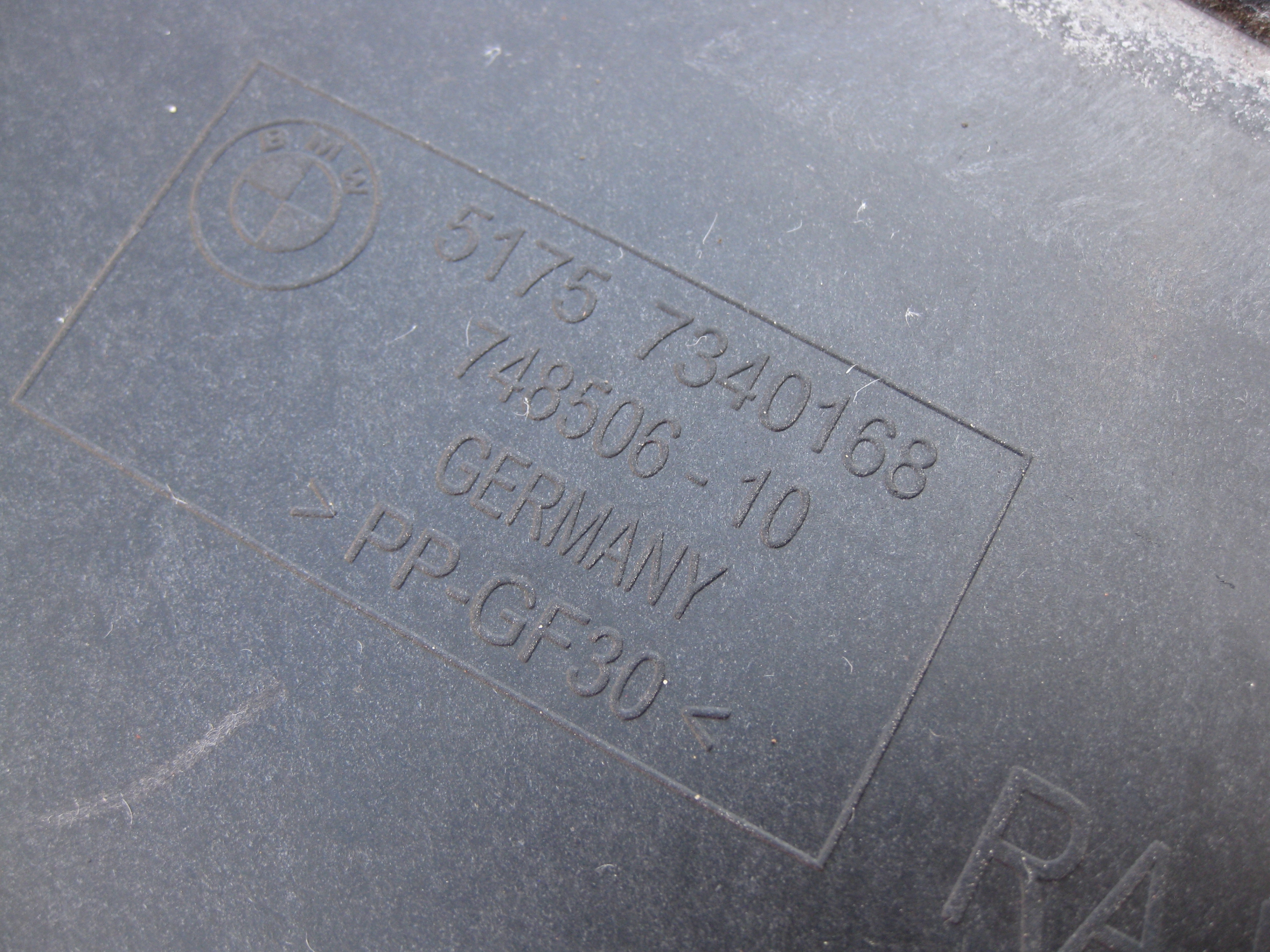 BMW 5 G30 3.0D 19R cover below engine 7340168