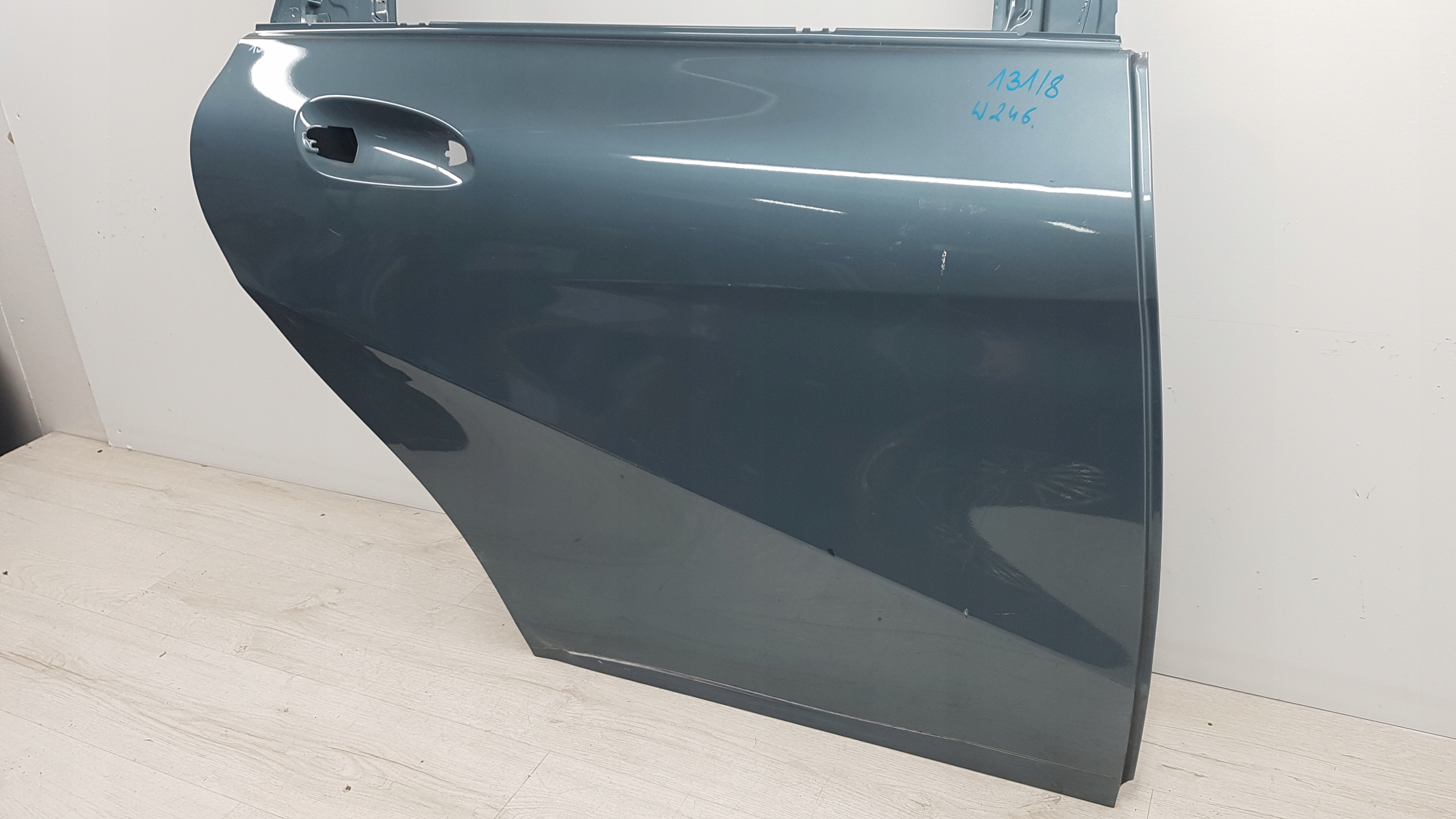 MERCEDES B KLASA W246 PRAWY TYŁ Kolor do lakierowania