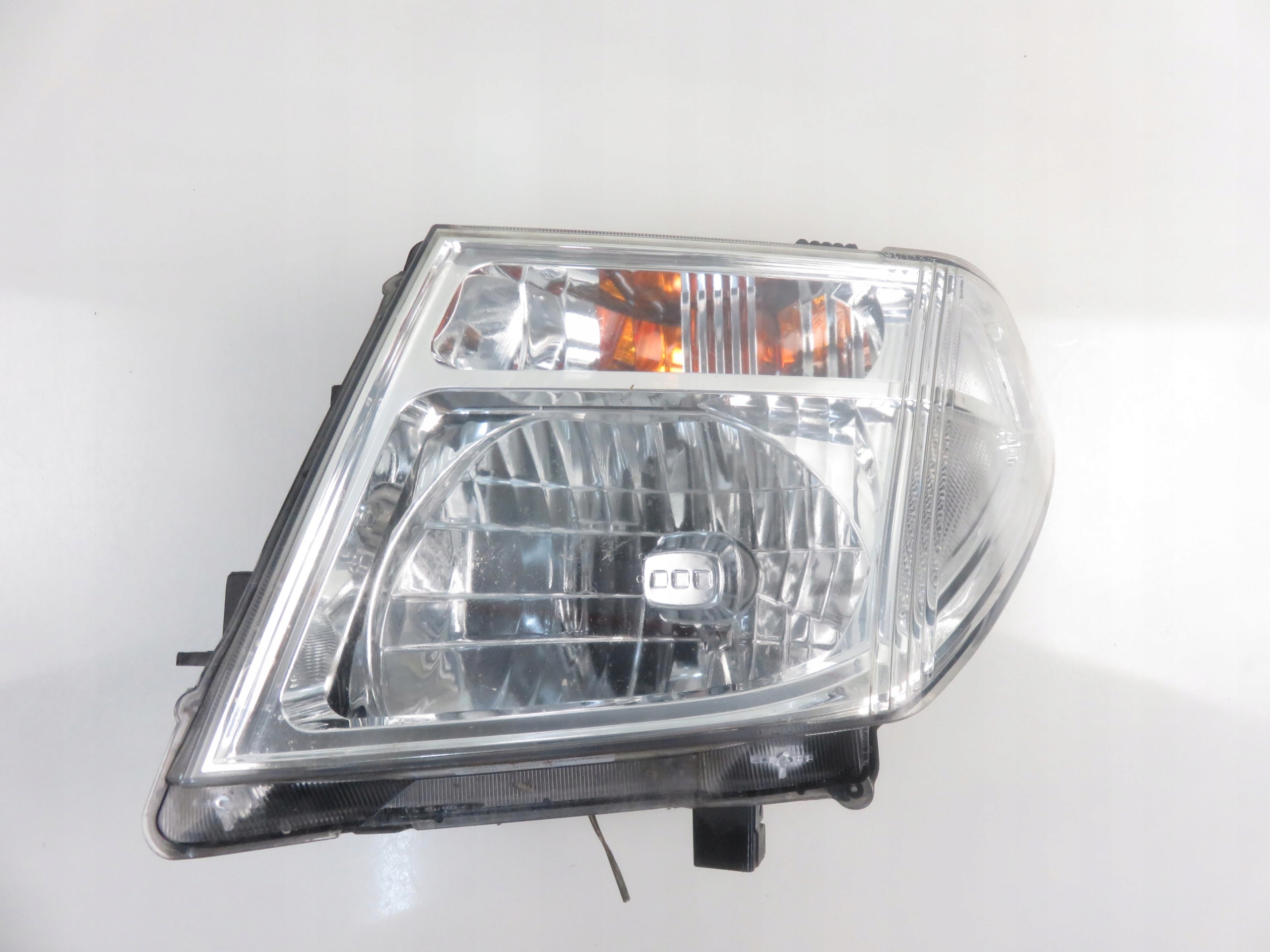 ФАРА ЛІВА ПЕРЕДНЯ PATHFINDER R51 NAVARA D40