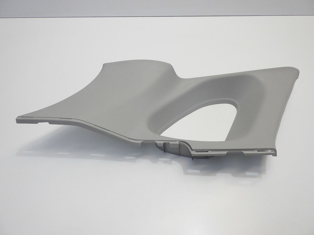 76261-63T0 - SX4 S CROSS 2022 КРЫШКА ОБШИВКА СТОЙКИ ЛЕВАЯ ЗАДНЯЯ