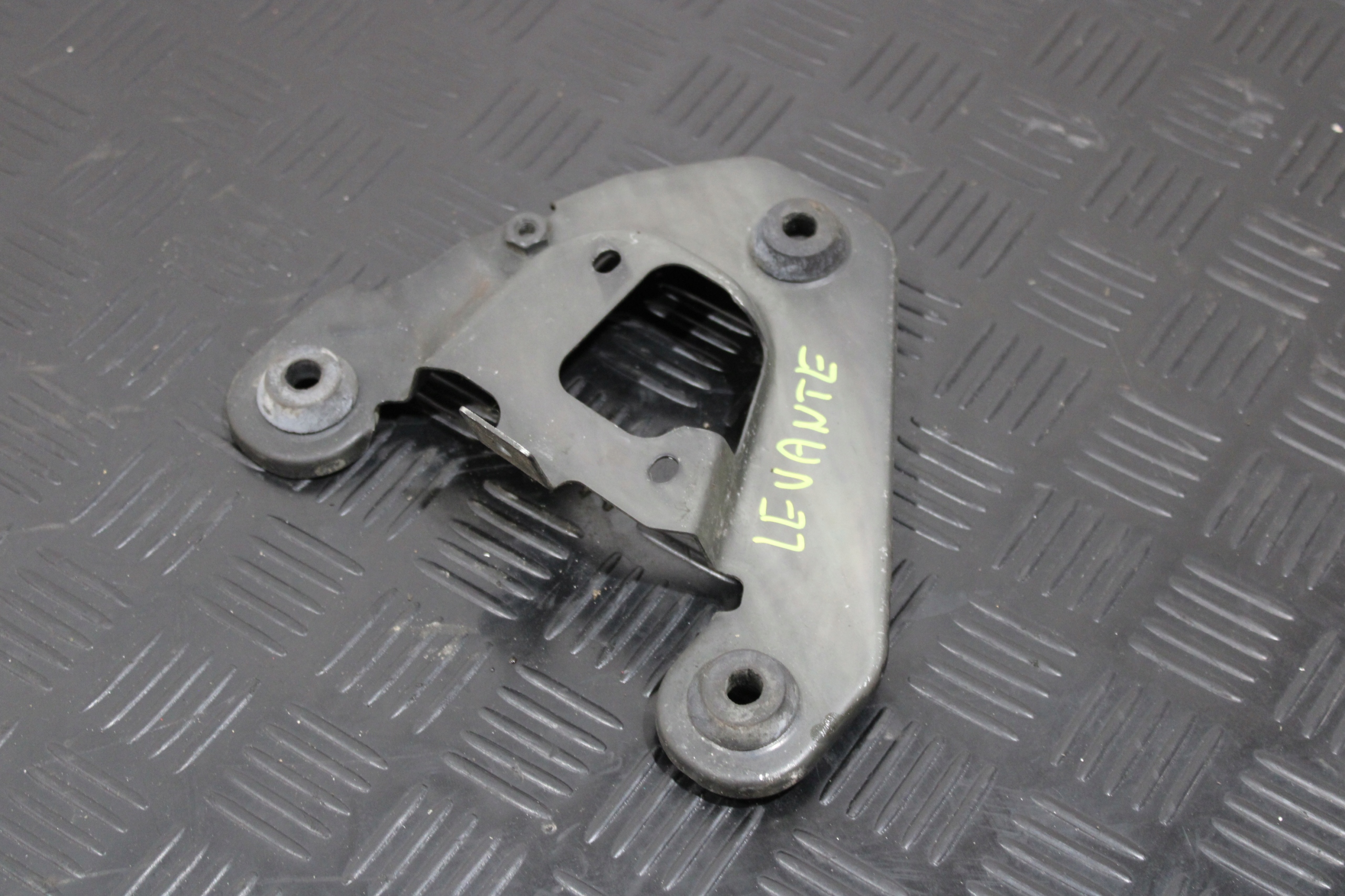 Stütze Halter Grundlage filter luft MASERATI LEVANTE M161
