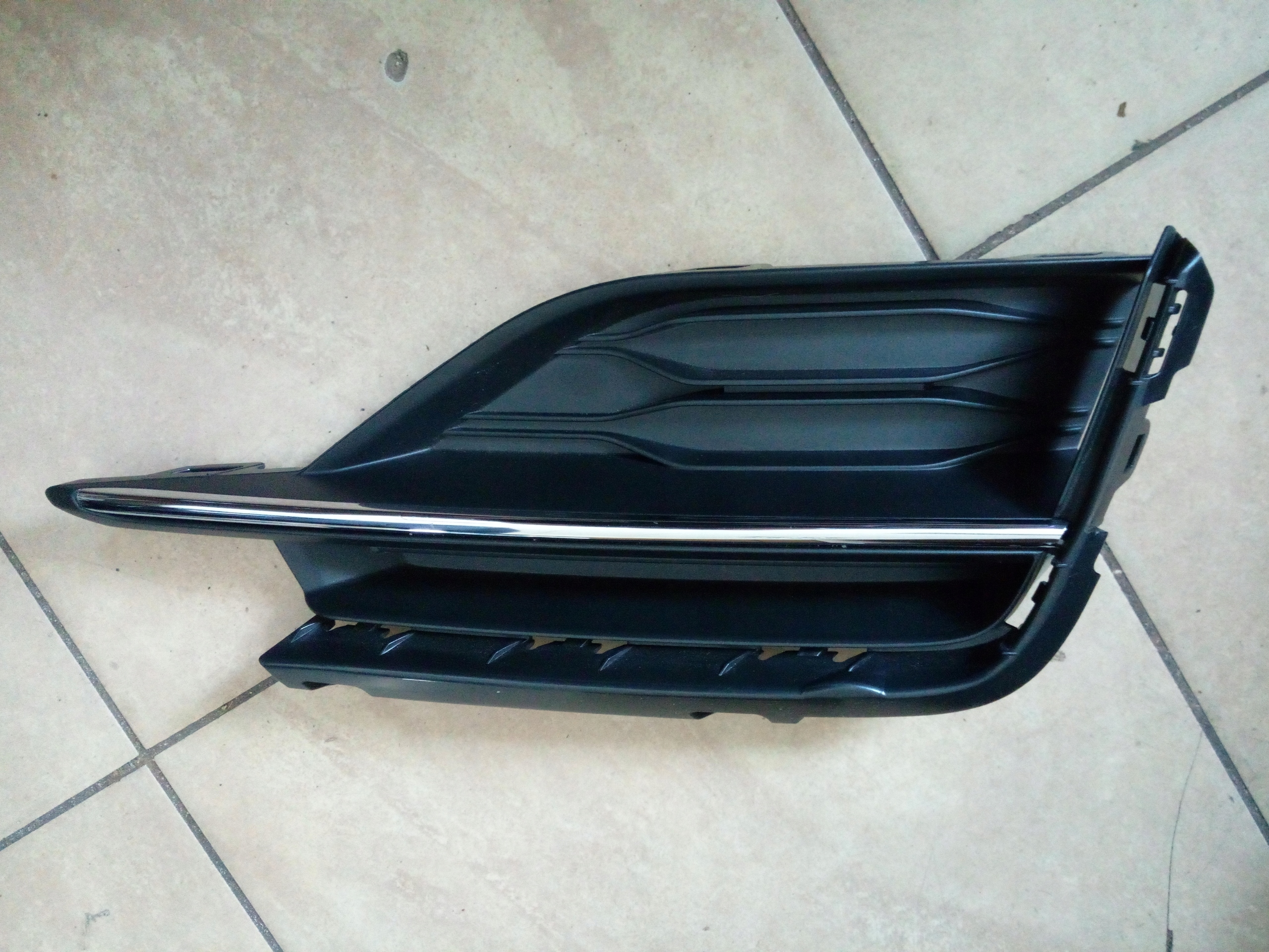 5G0853666Q 5G0854662G - РЕШІТКА БАМПЕРА VW GOLF VII R-LINE ПЕРЕДНЯ.*