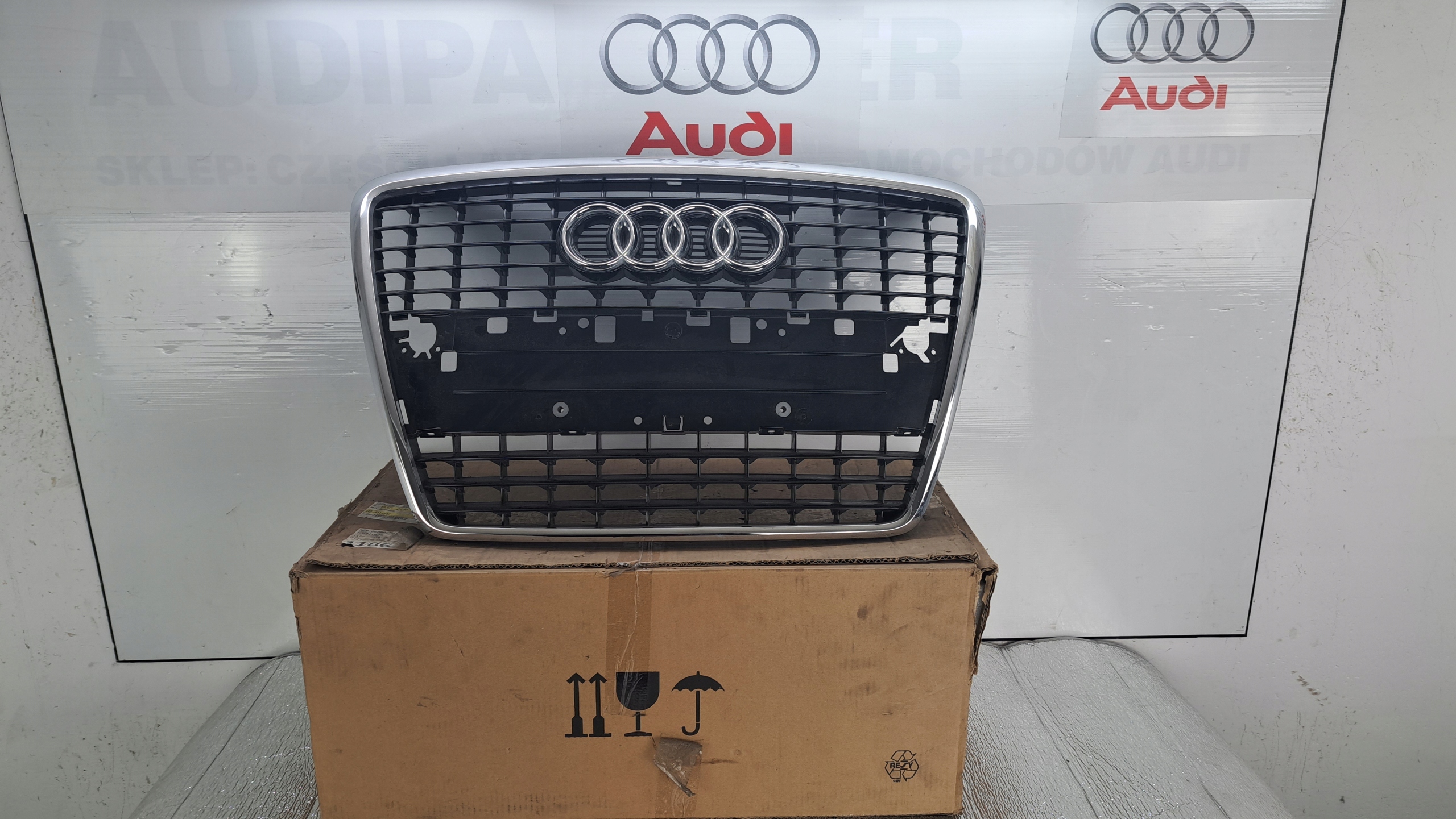 GRILL ATRAPA AUDI A8 D3 4E 4E0 2005 -2010 S-LINE LAKIEROWANY OE