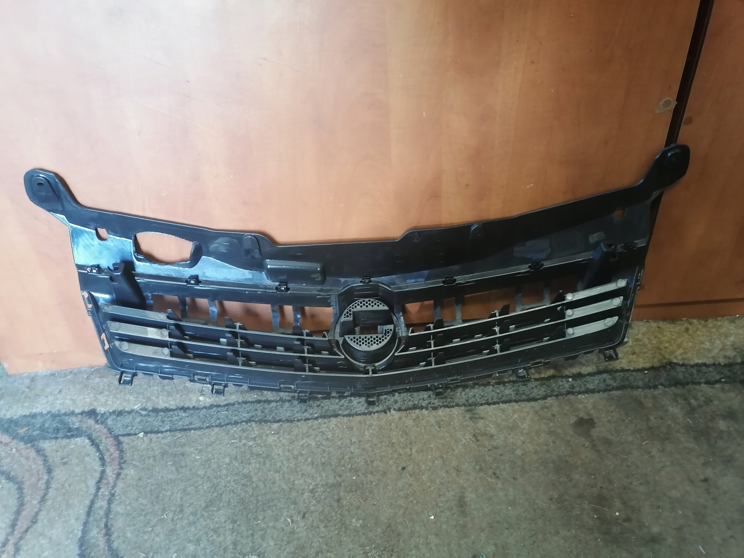 решетка радиатора передняя opel Astra H рестайлинг 551005-3
