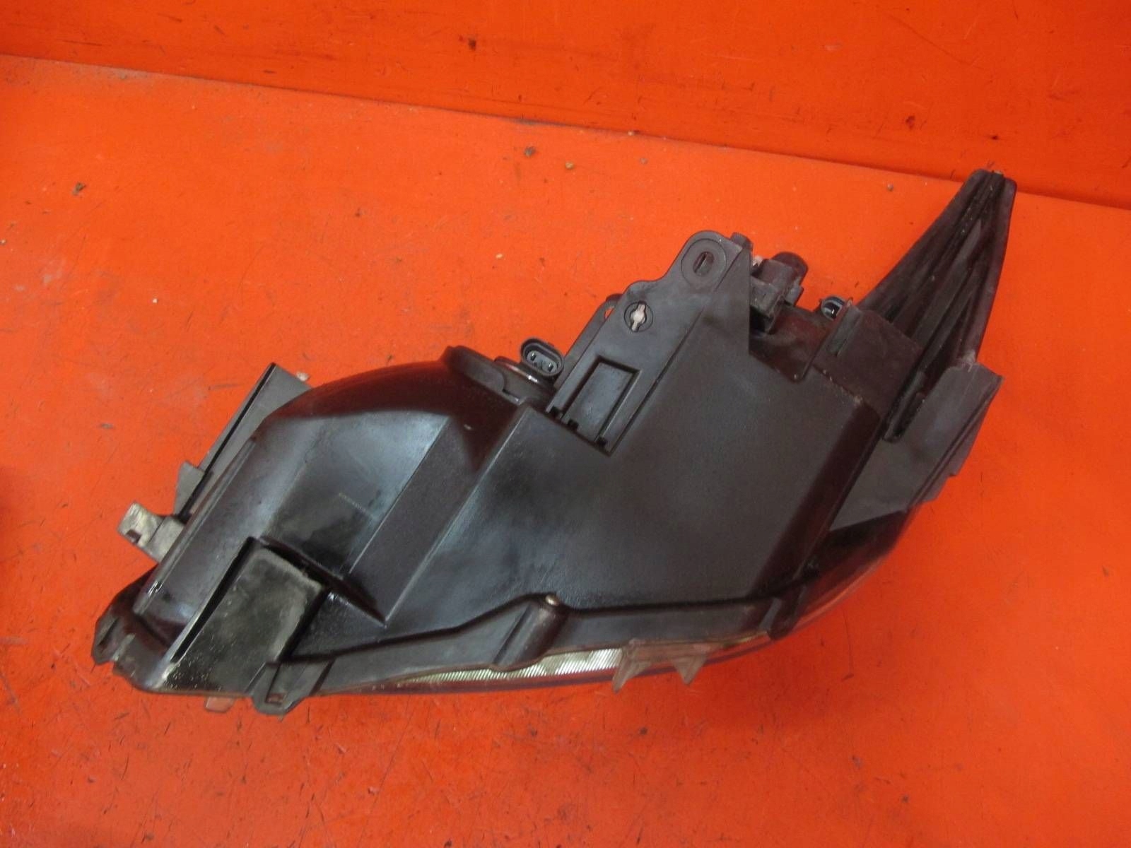 TOYOTA PRIUS 3 III W3 light REFLEKTOR right front front EUROPA