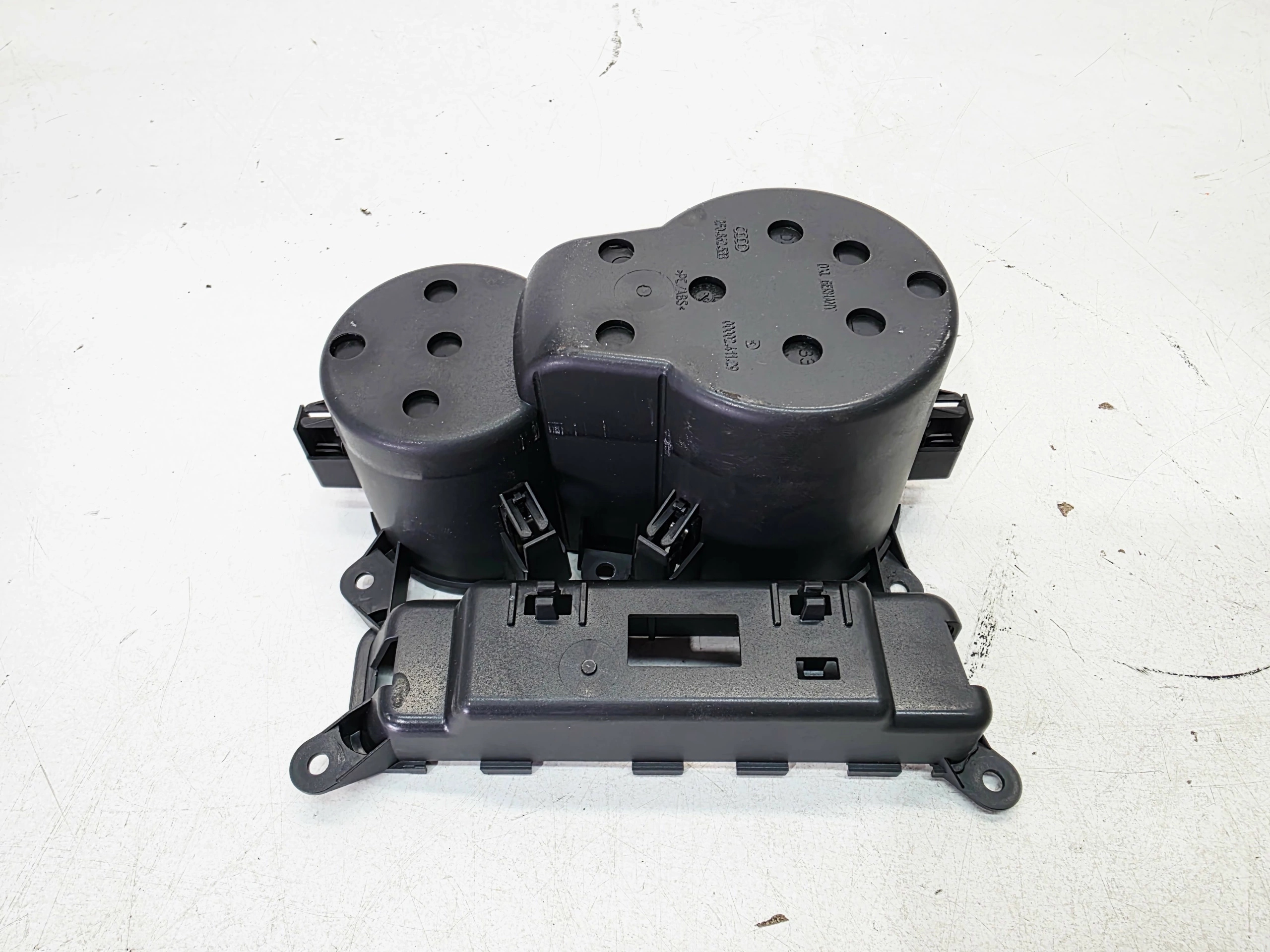 bracket for KUBKI AUDI A5 8F CABRIO 8F0862533