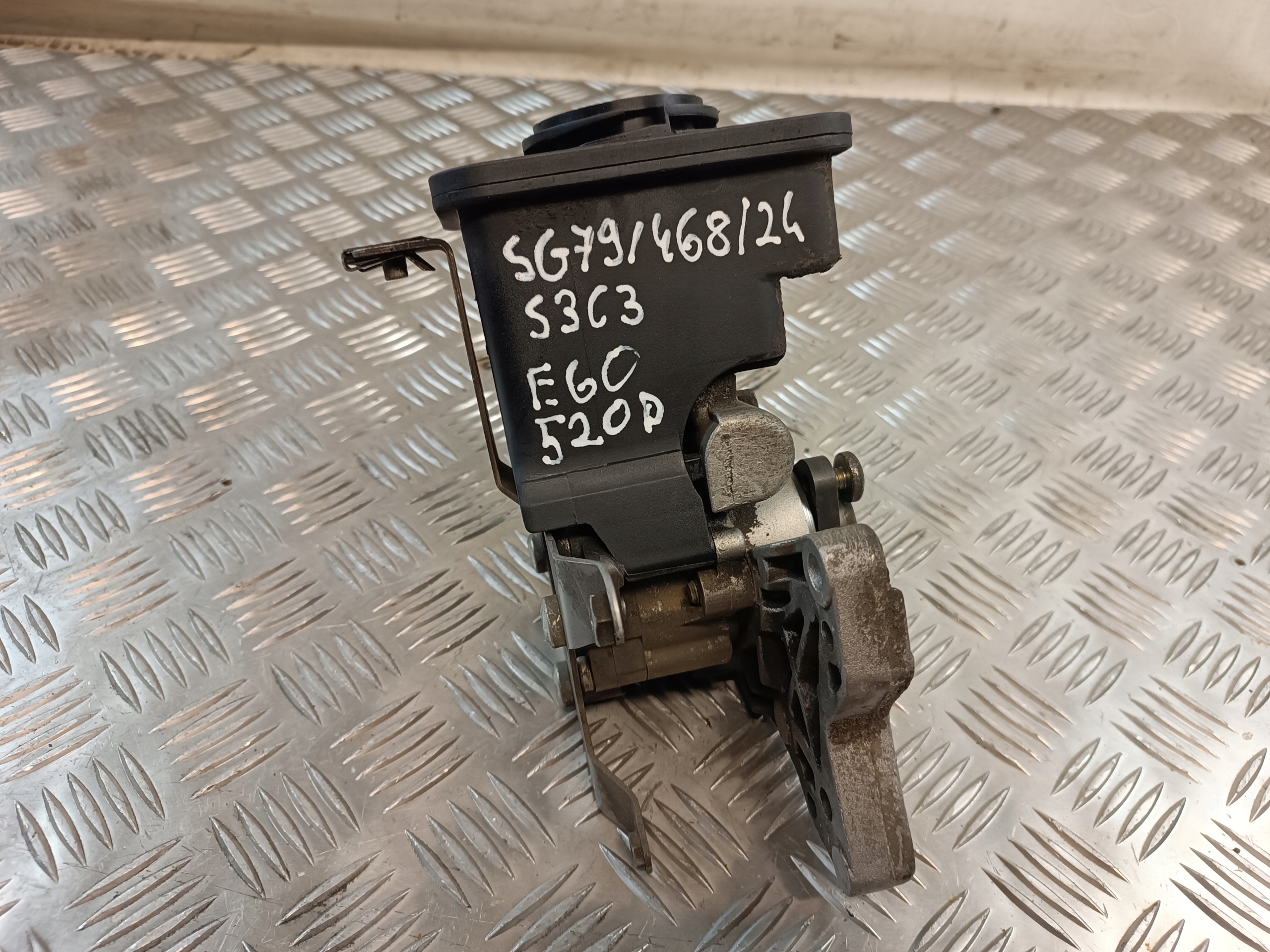 servo pump tank BMW E60 2.0D 2006r