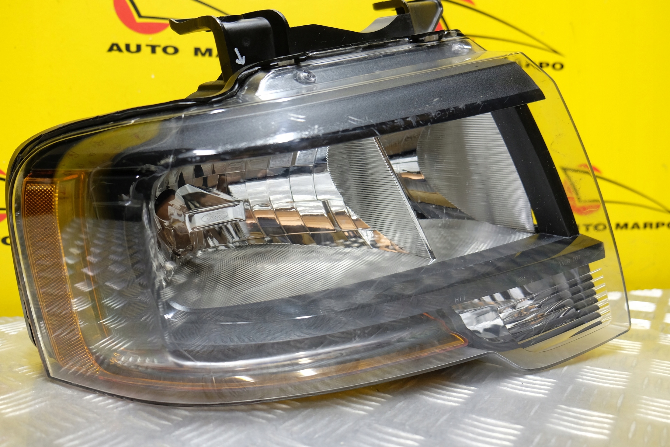 FORD EXPEDITION 2015-2017 REFLEKTOR LAMPA R USA Rodzaj świateł mijania Tradycyjne / halogenowe