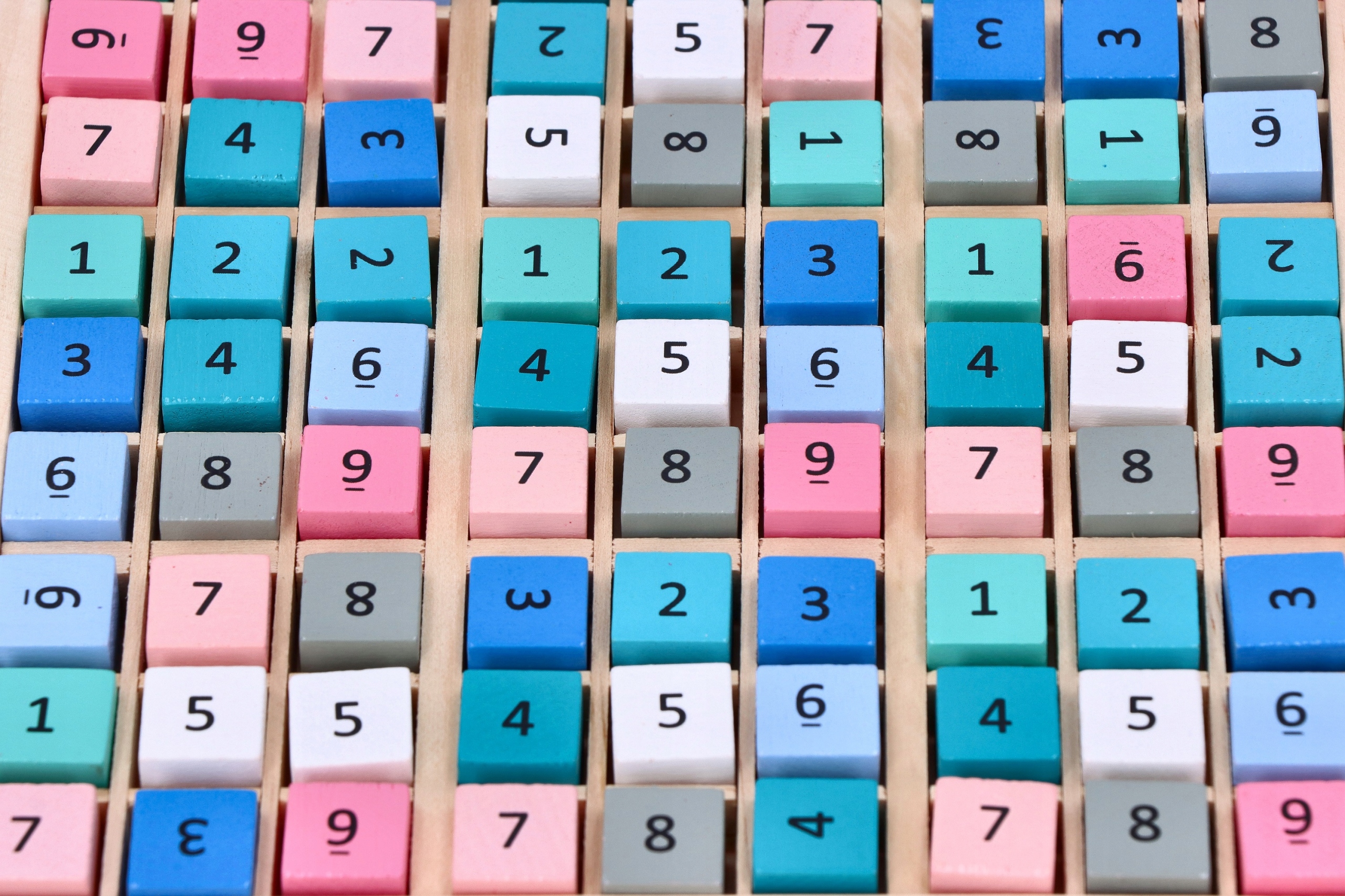 Sudoku-Holzspiel für Kinder ab 3 Jahren - Spielbrett 18x18 cm, Spielfiguren 1,5 x 1,5 cm - Puzzle-Brett - Brettspiel mit Steinen - Lernspielzeug - Geschenk für kleine Kinder — 14