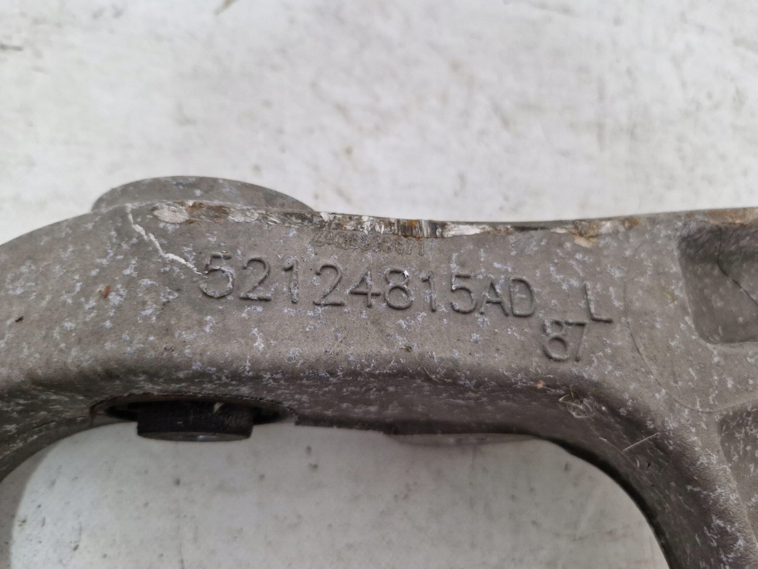 DODGE DURANGO III JEEP GRAND CHEROKEE WK2 Querlenker hinten heck links 52124815AD